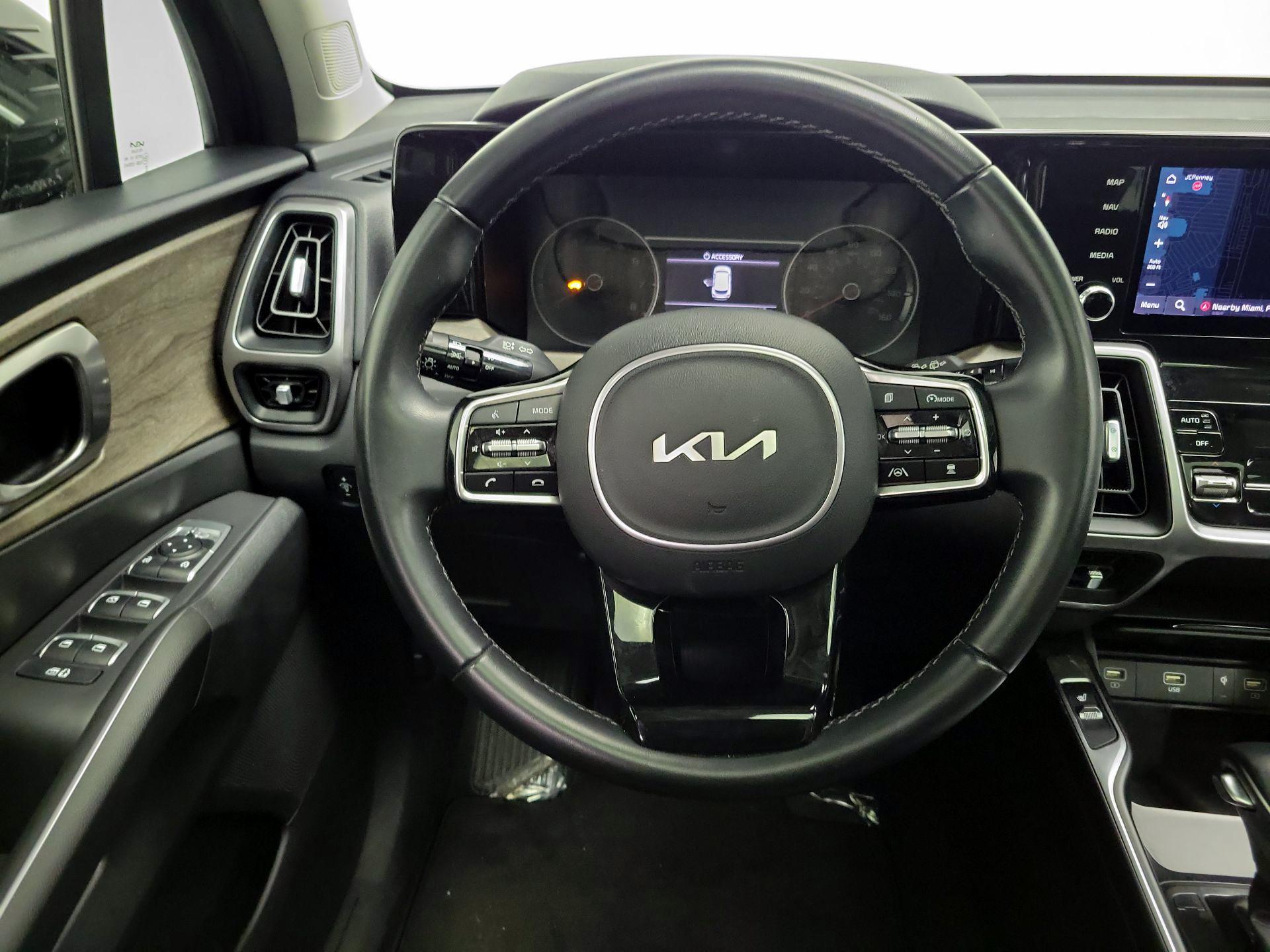 Thumbnail: 2023 Kia Sorento - 10