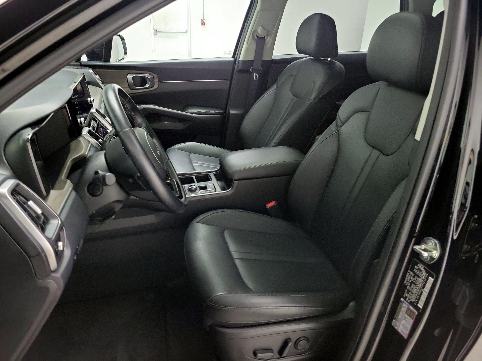 Thumbnail: 2023 Kia Sorento - 11