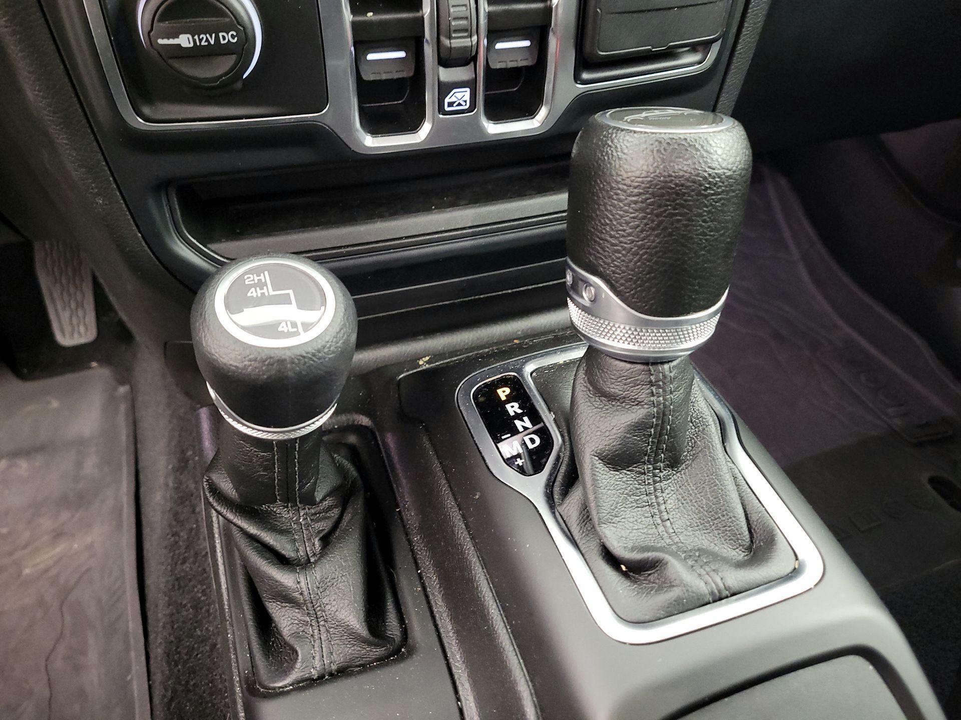 Thumbnail: 2023 Jeep Gladiator - 17