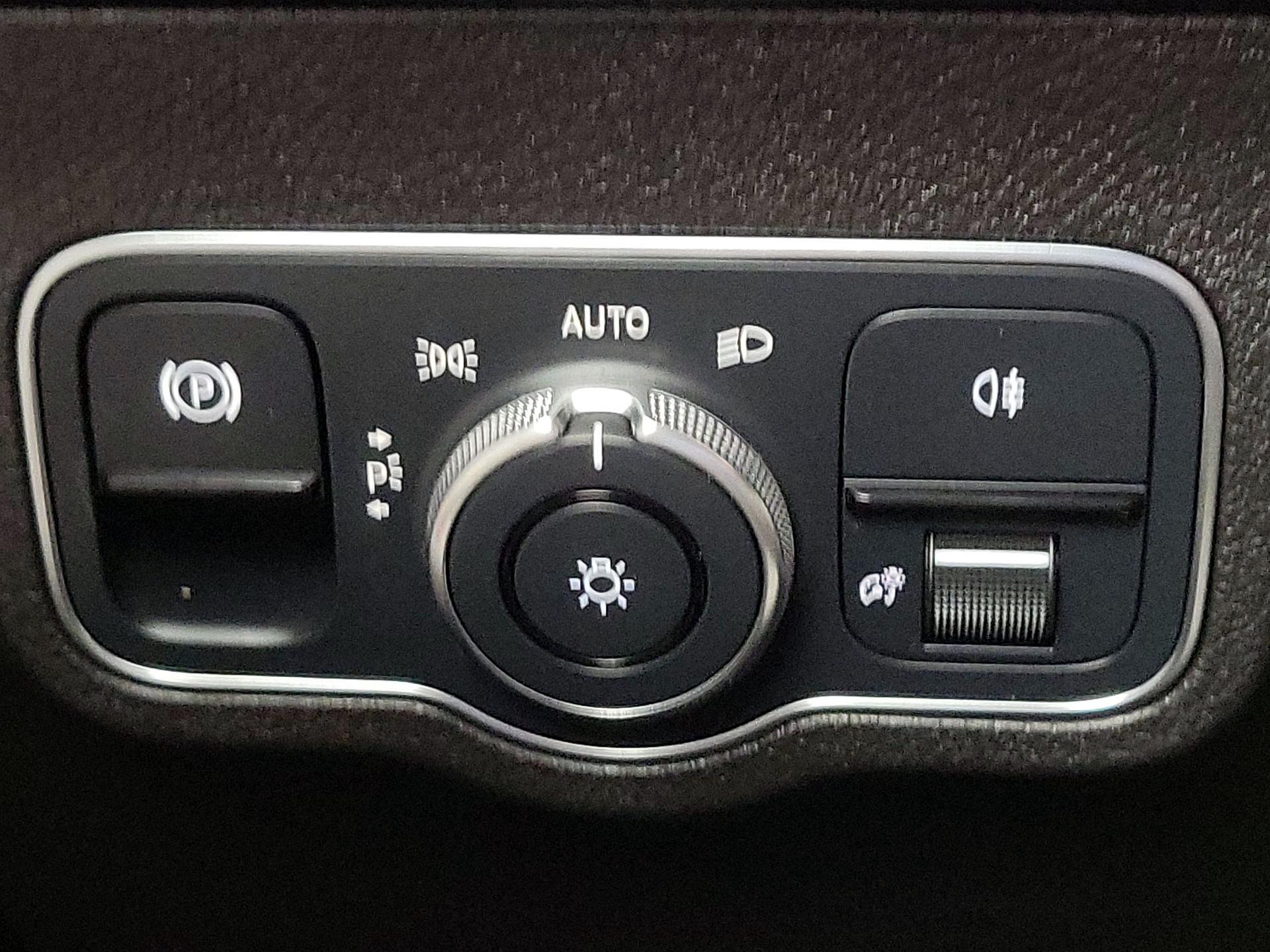 Thumbnail: 2021 Mercedes-Benz GLB - 13