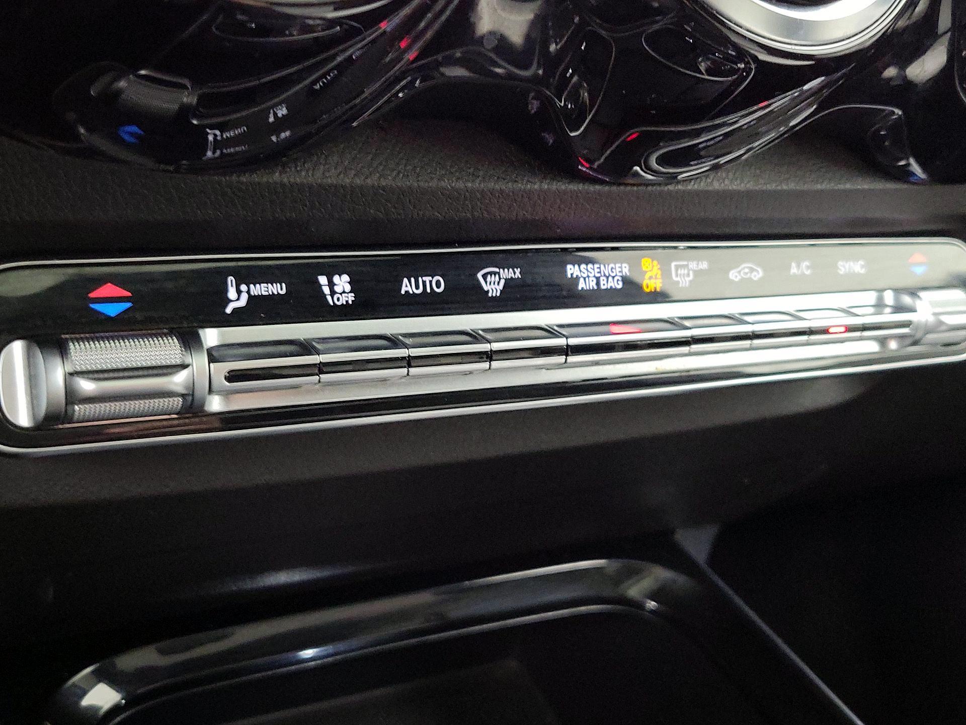 Thumbnail: 2021 Mercedes-Benz GLB - 16