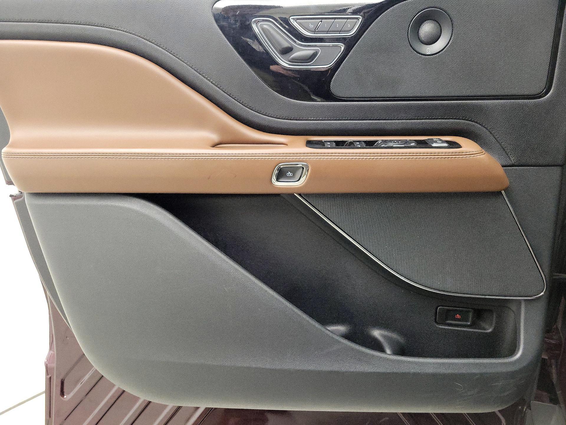 Thumbnail: 2022 Lincoln Aviator - 12