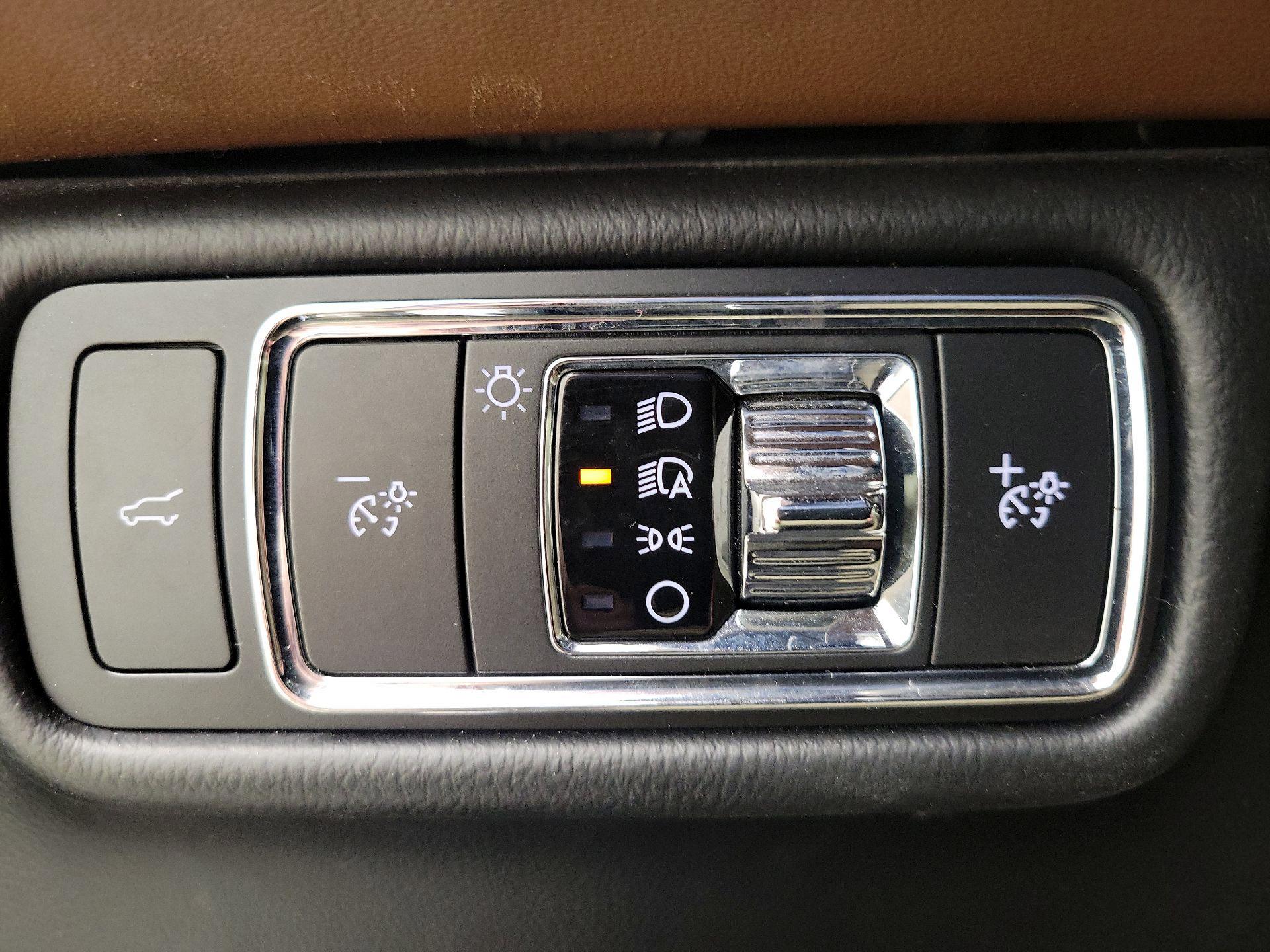 Thumbnail: 2022 Lincoln Aviator - 13