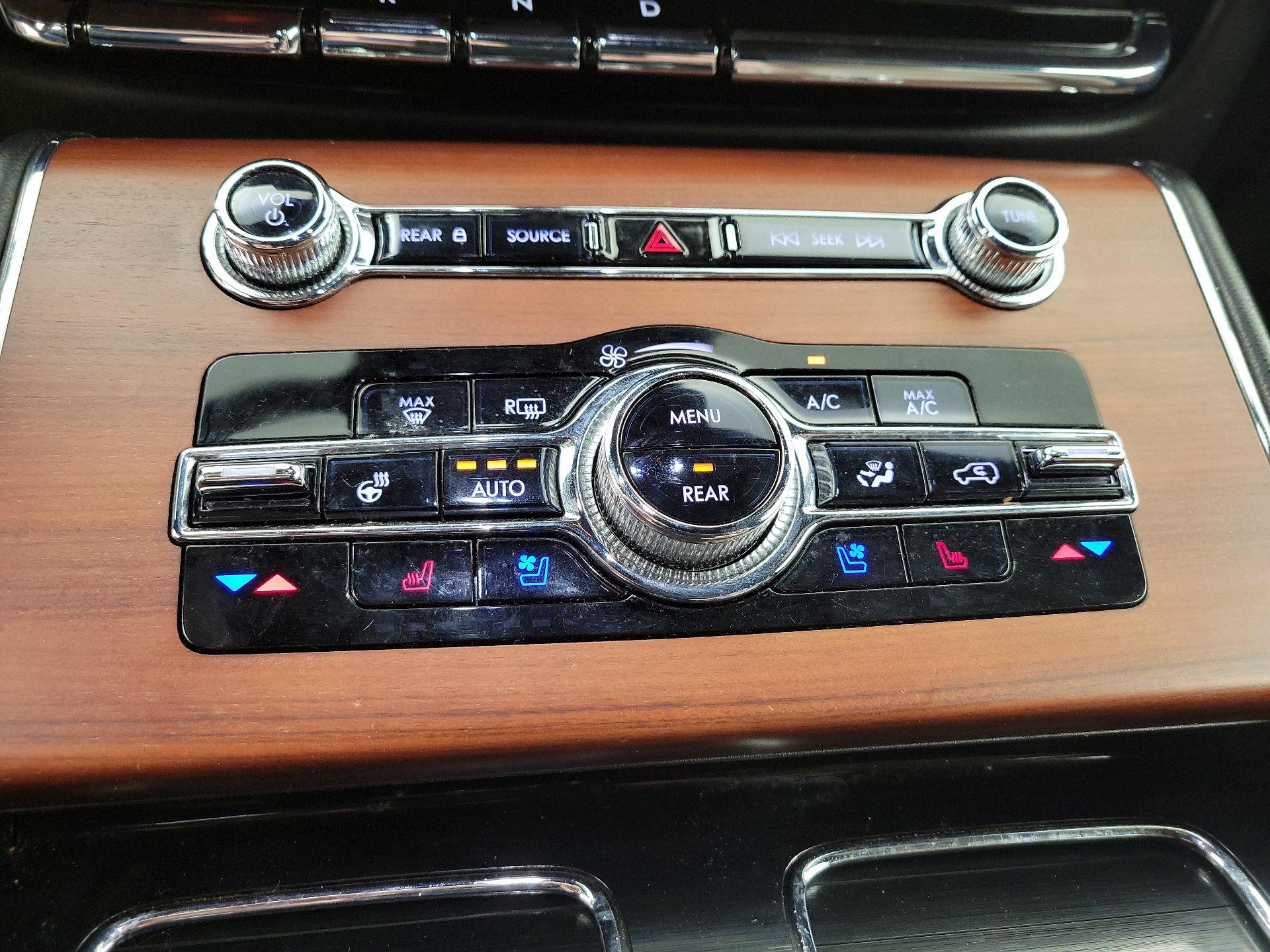 Thumbnail: 2022 Lincoln Aviator - 17