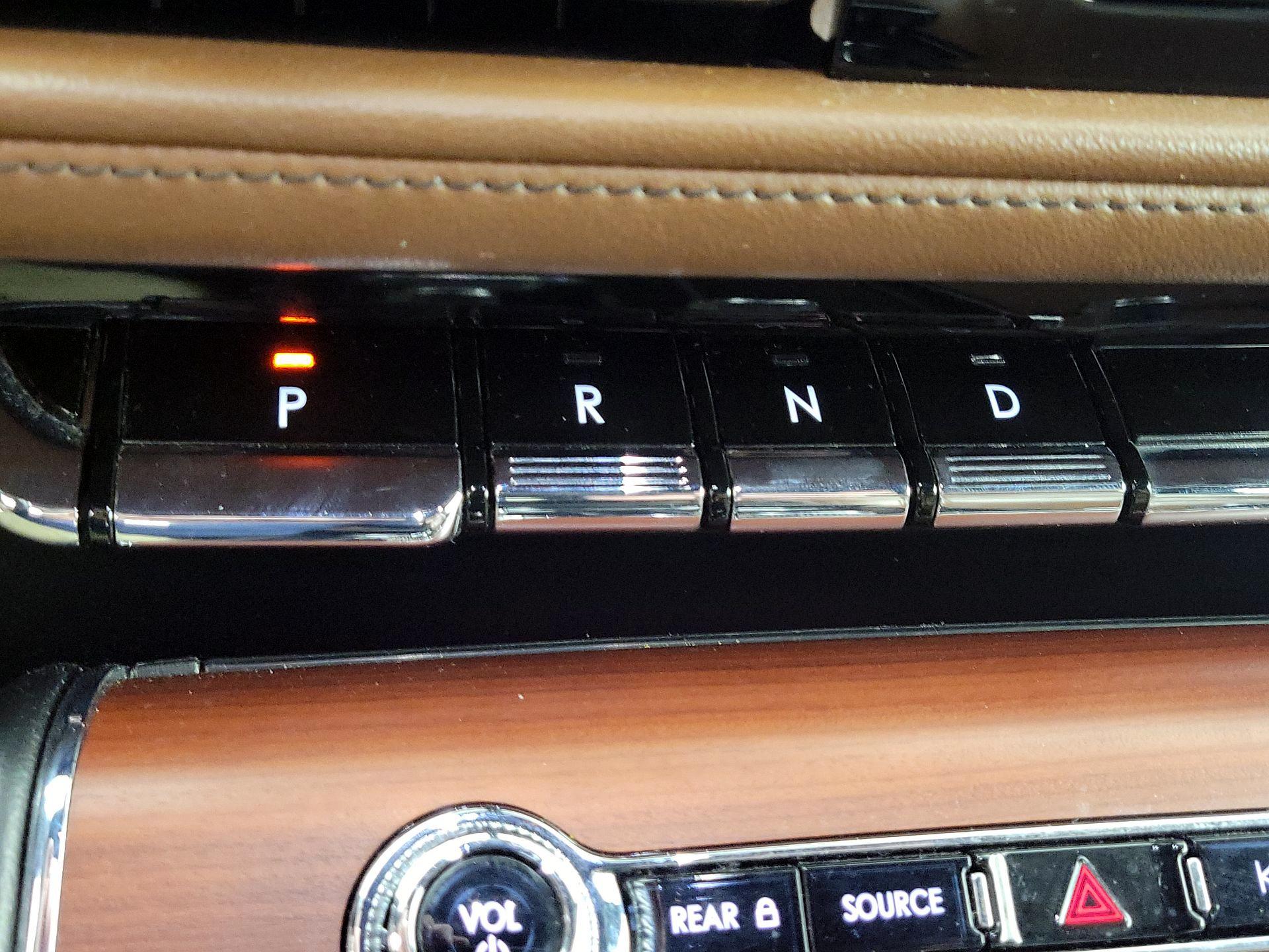 Thumbnail: 2022 Lincoln Aviator - 18