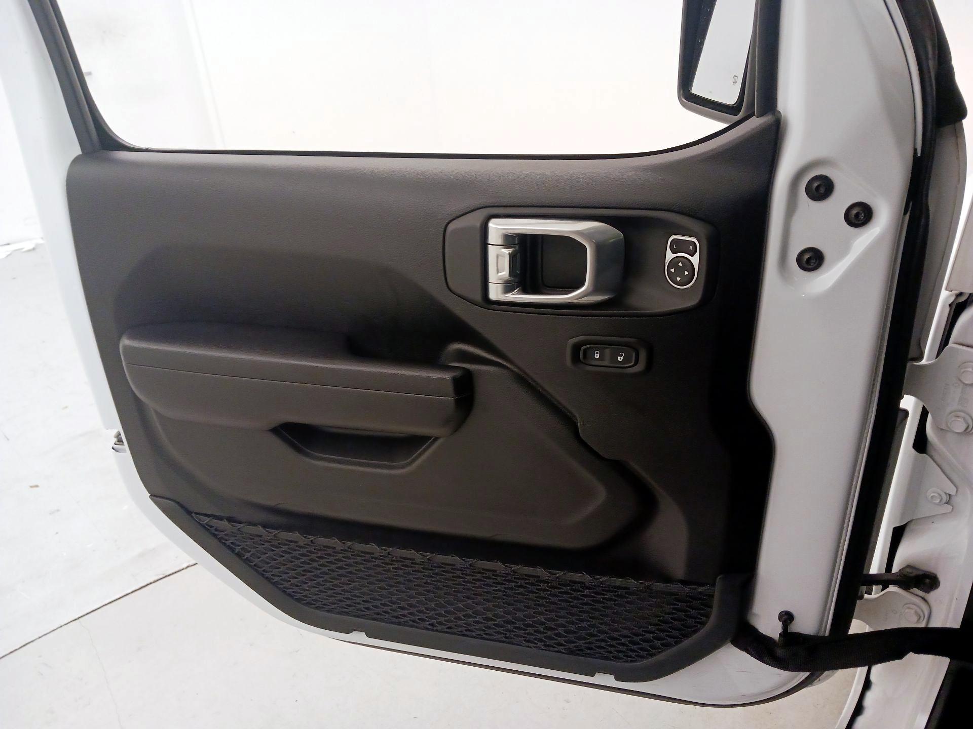 Thumbnail: 2021 Jeep Gladiator - 12