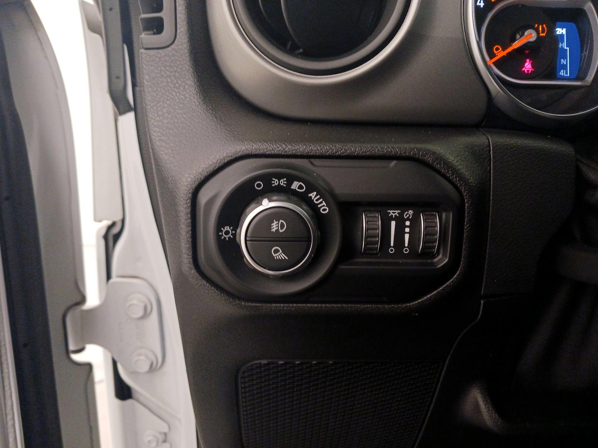 Thumbnail: 2021 Jeep Gladiator - 13