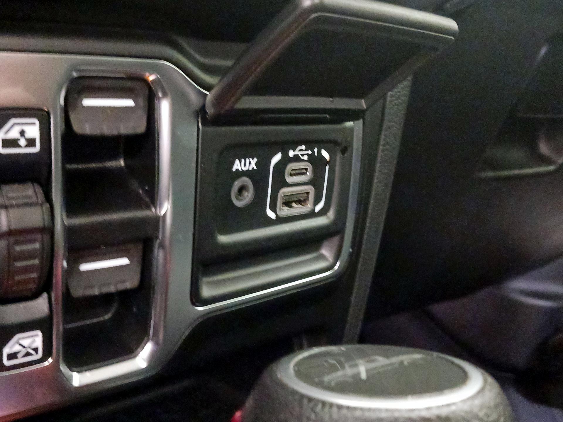 Thumbnail: 2021 Jeep Gladiator - 19