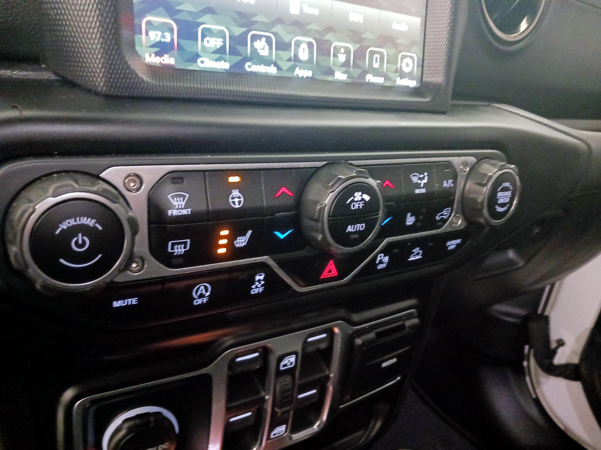 Thumbnail: 2021 Jeep Gladiator - 17