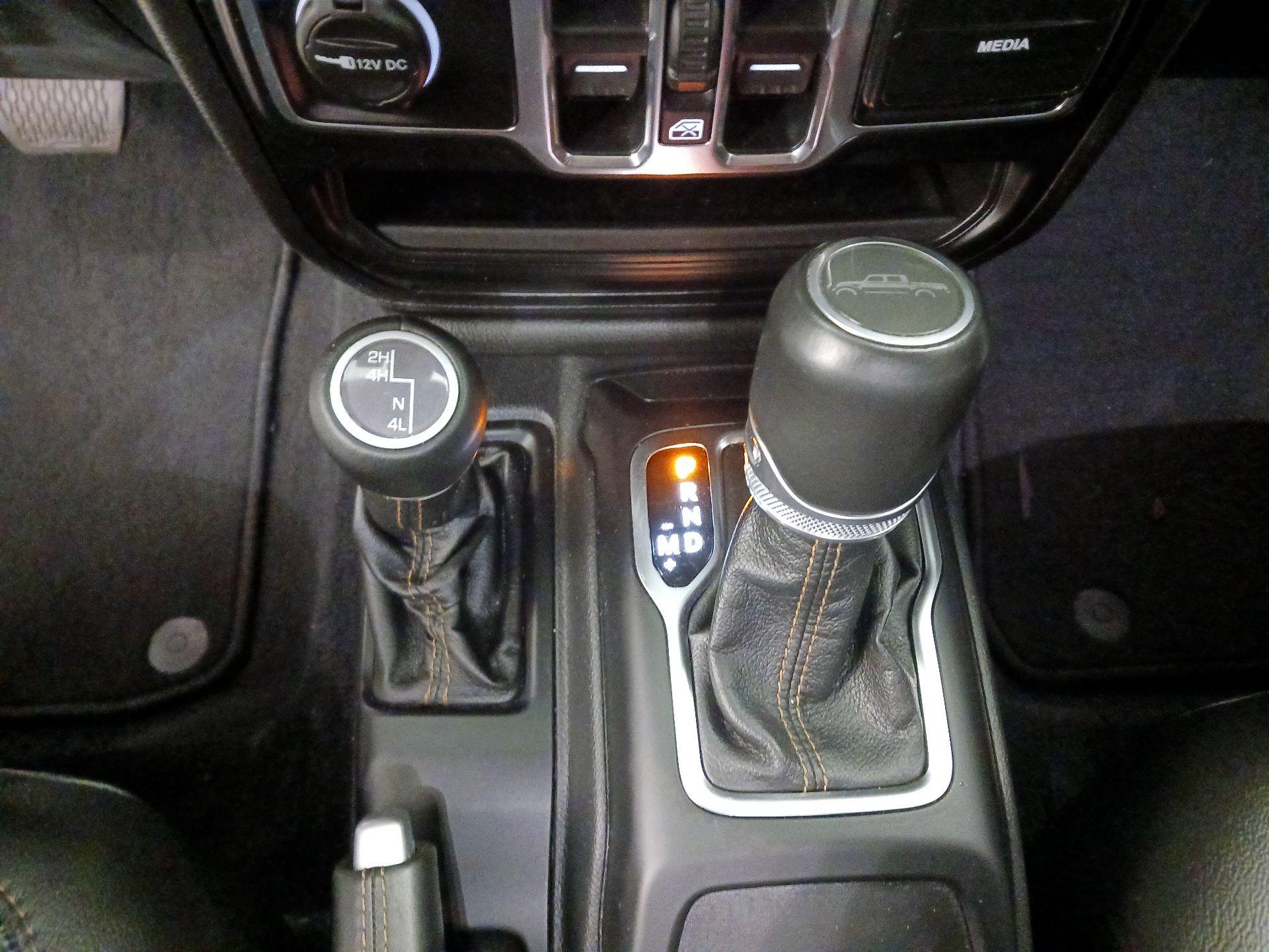 Thumbnail: 2021 Jeep Gladiator - 18