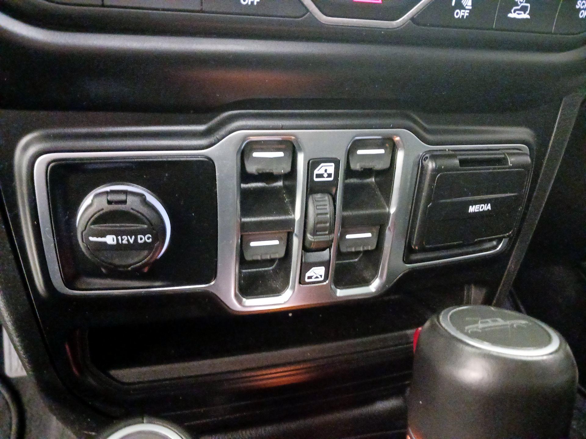 Thumbnail: 2021 Jeep Gladiator - 19