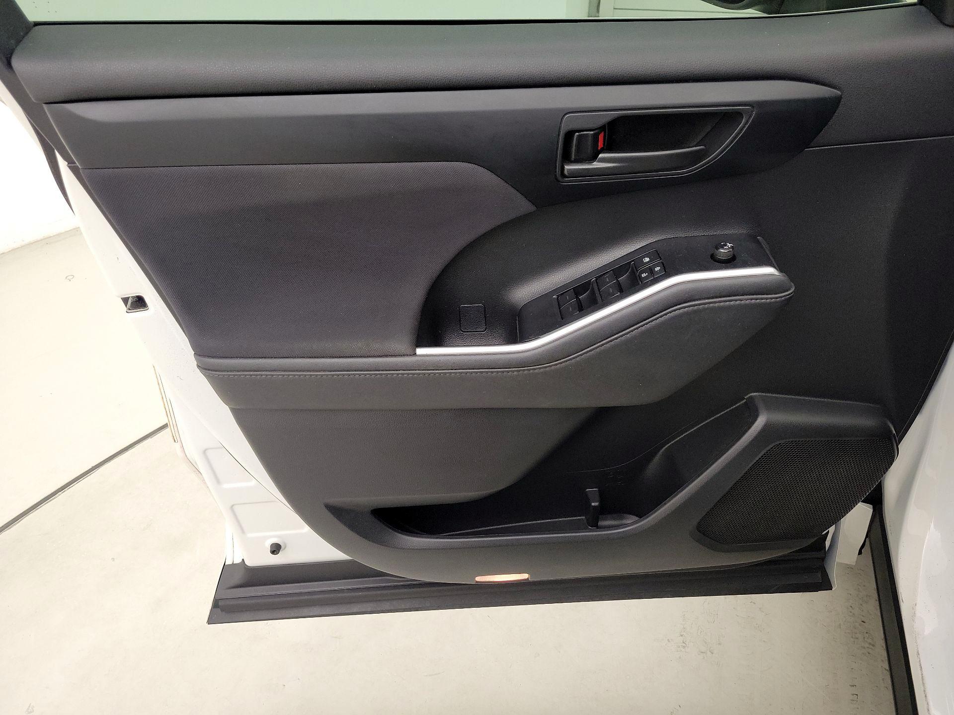 Thumbnail: 2020 Toyota Highlander - 12