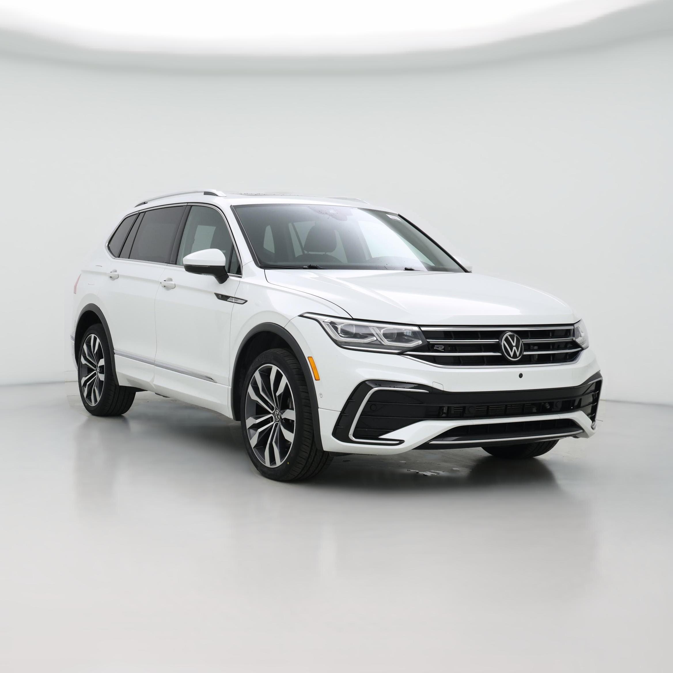 Thumbnail: 2022 Volkswagen Tiguan - 1