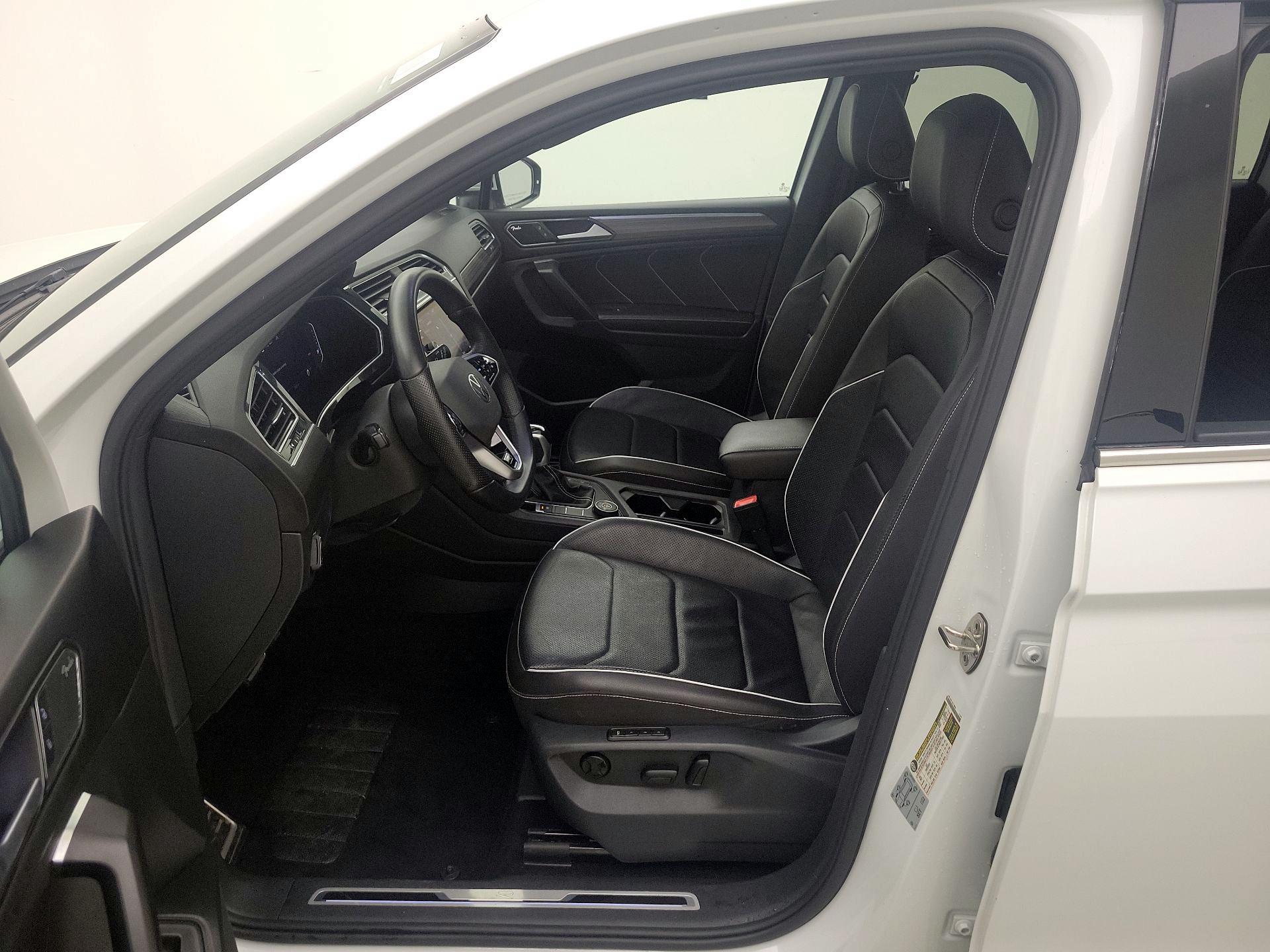 Thumbnail: 2022 Volkswagen Tiguan - 11