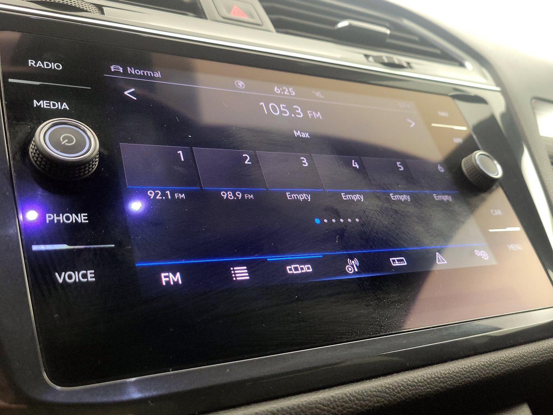 Thumbnail: 2022 Volkswagen Tiguan - 16