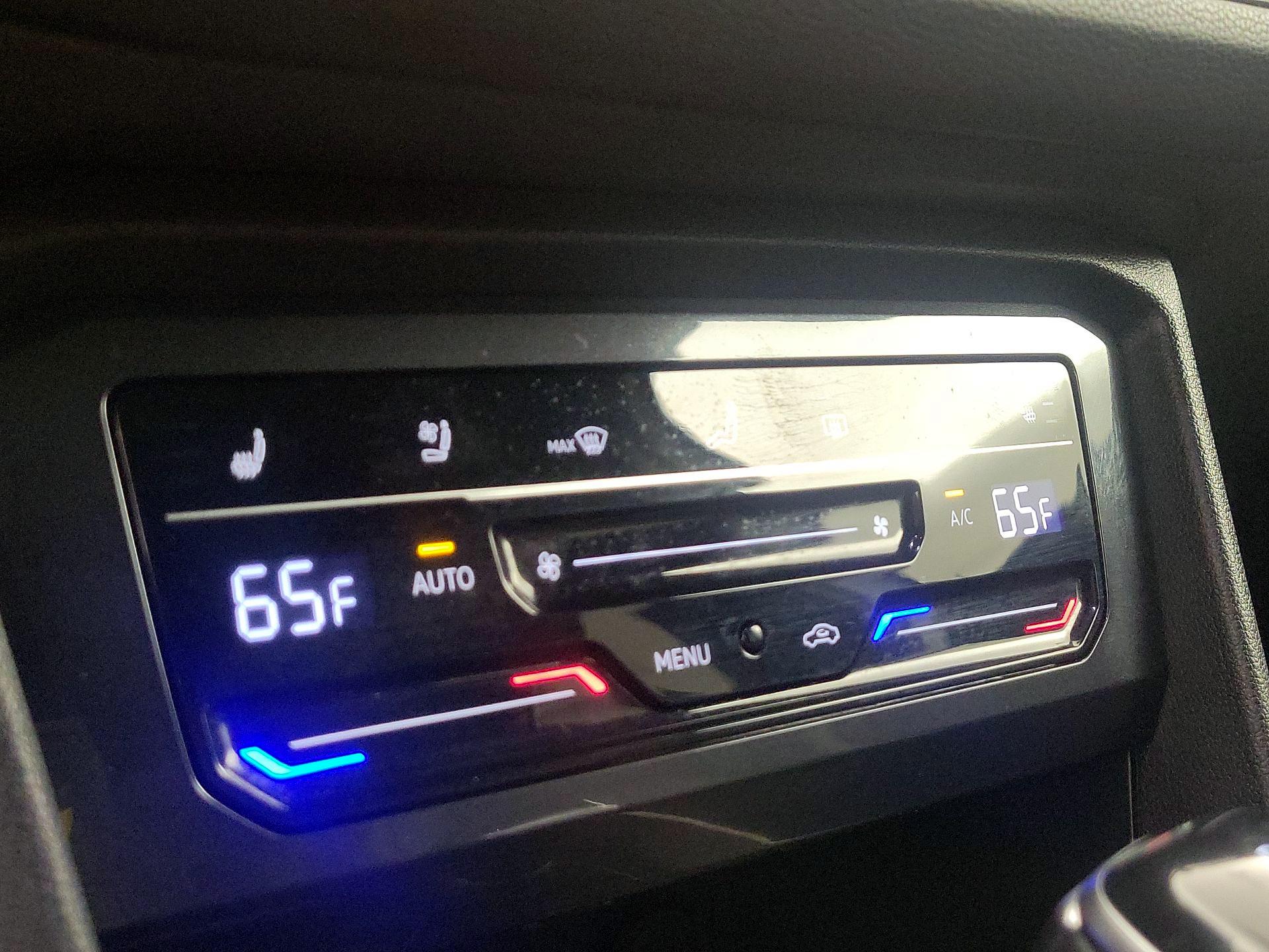 Thumbnail: 2022 Volkswagen Tiguan - 17