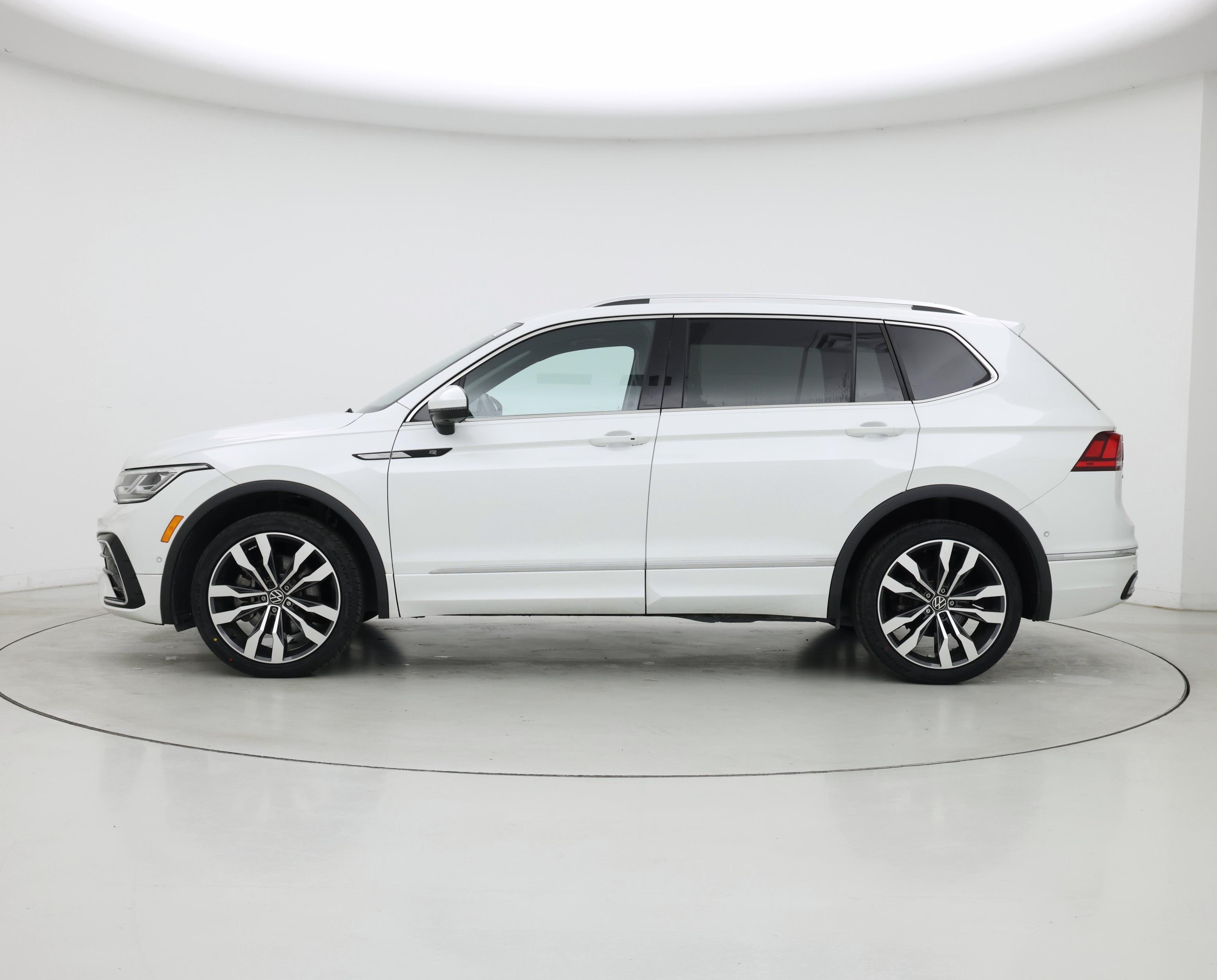 Thumbnail: 2022 Volkswagen Tiguan - 3