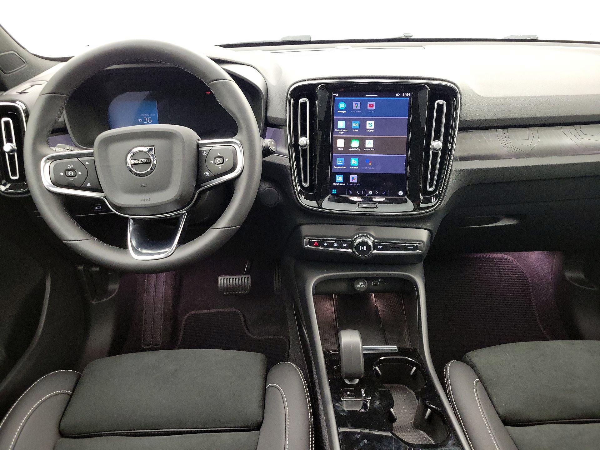 Thumbnail: 2023 Volvo XC40 - 9