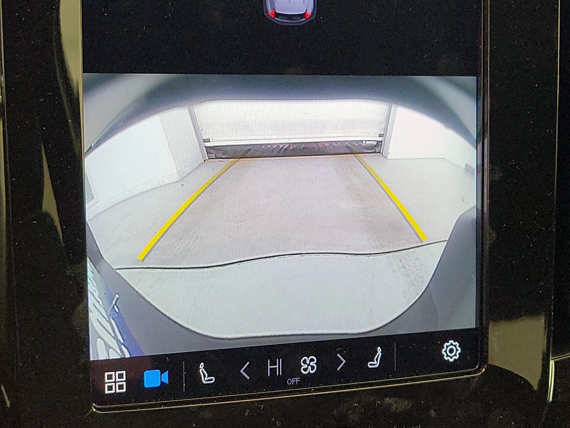 Thumbnail: 2023 Volvo XC40 - 14