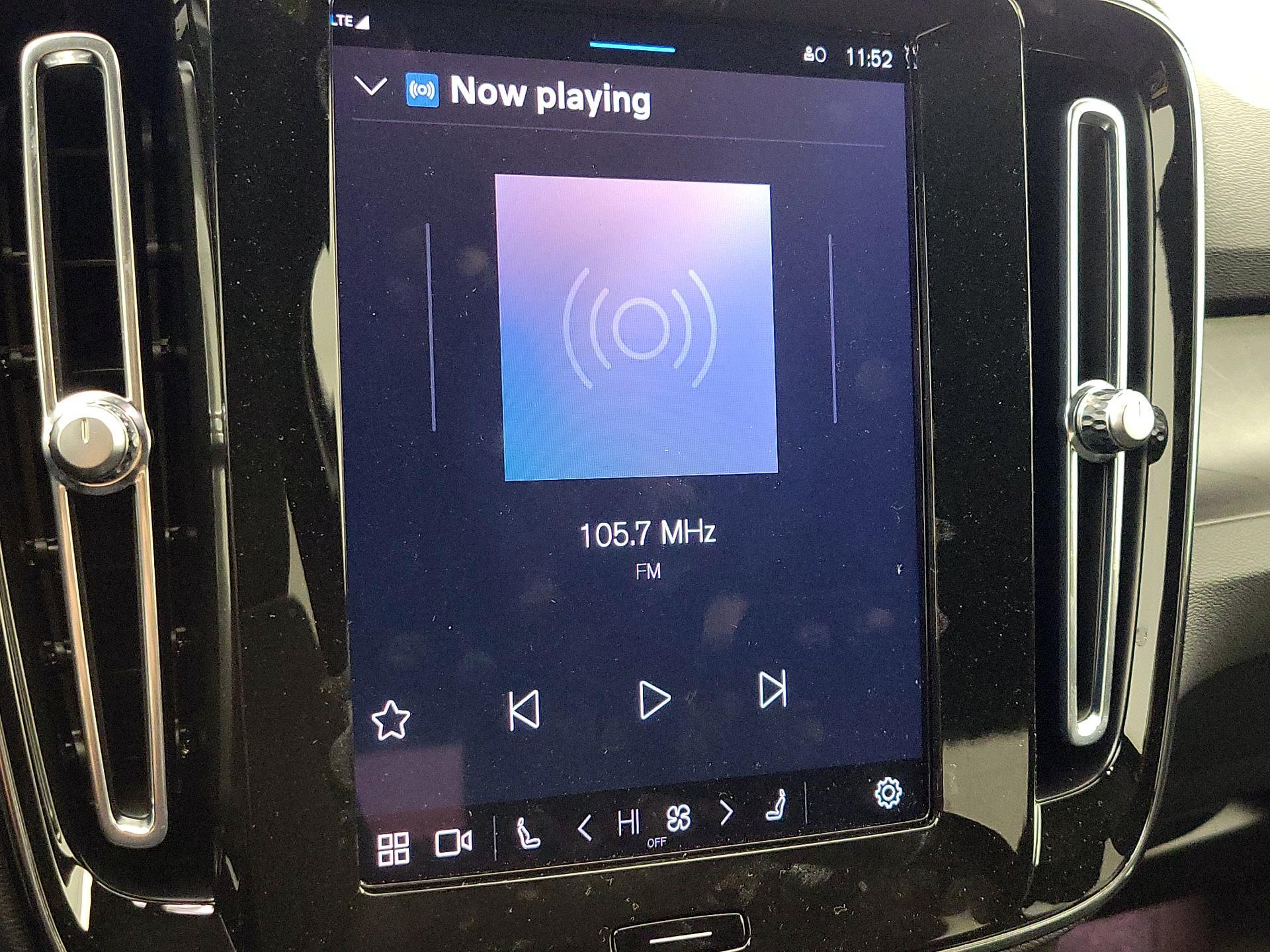 Thumbnail: 2023 Volvo XC40 - 15