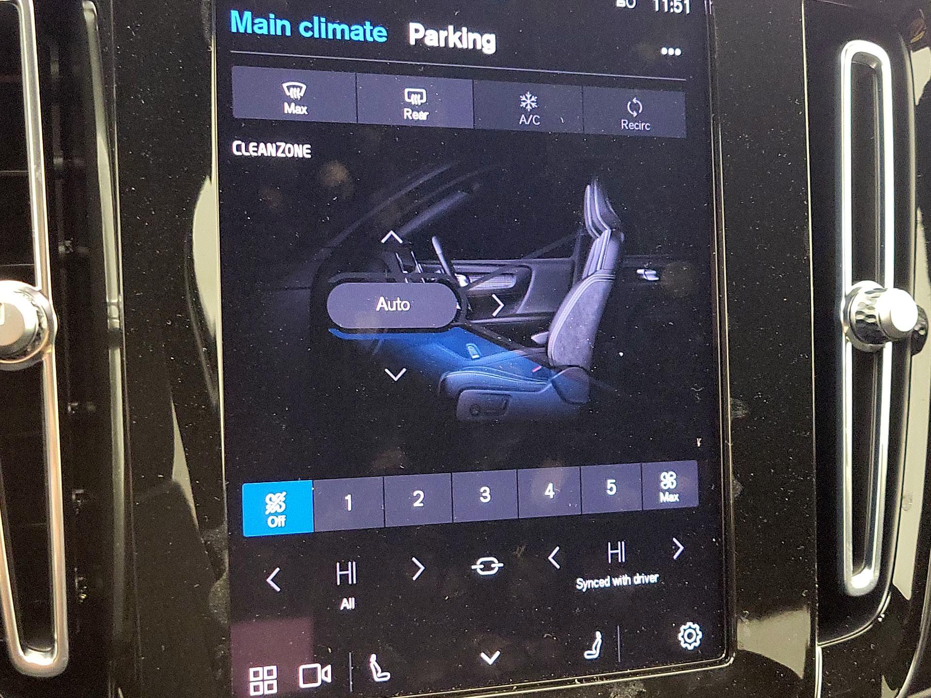 Thumbnail: 2023 Volvo XC40 - 16