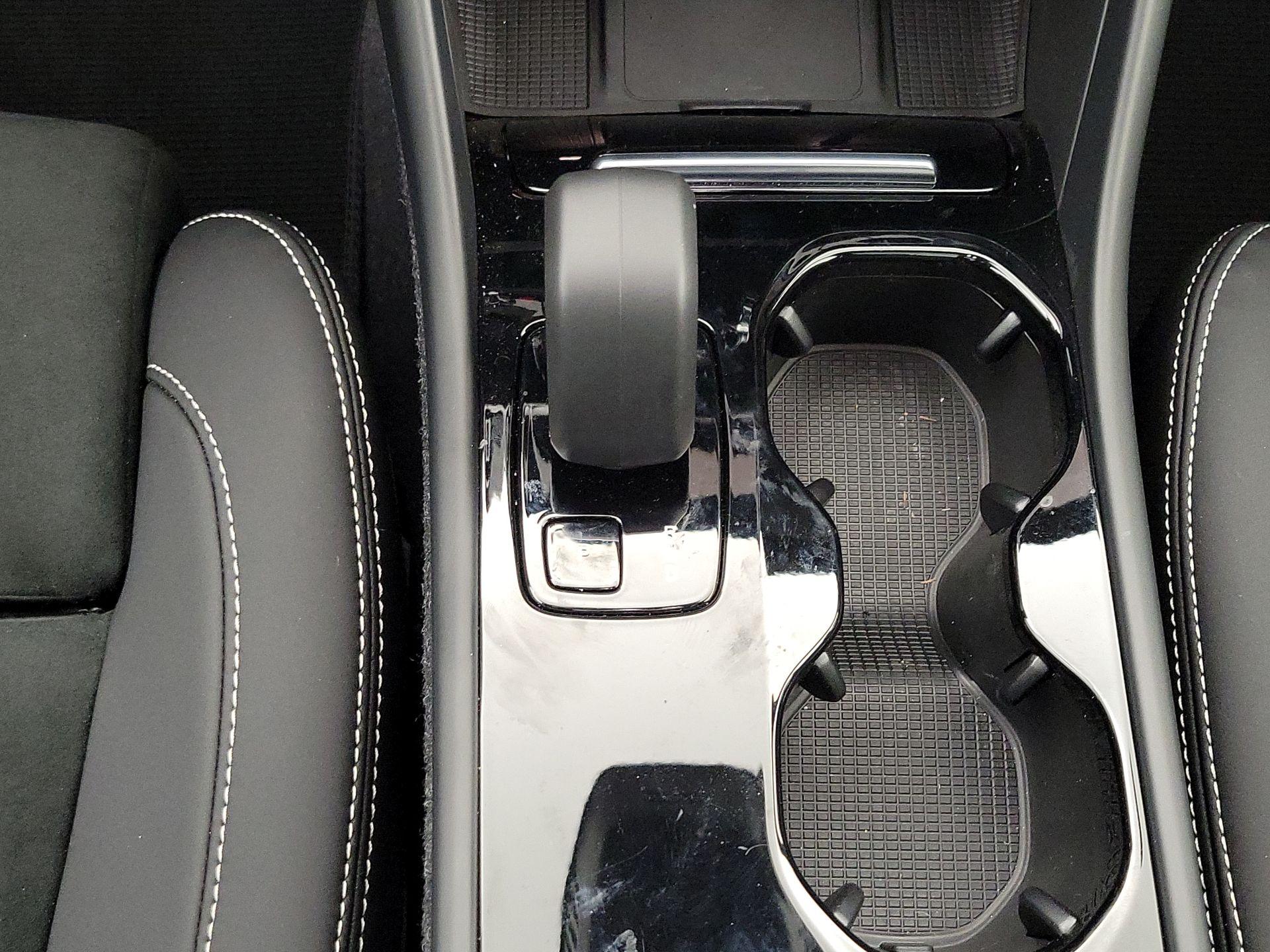 Thumbnail: 2023 Volvo XC40 - 17