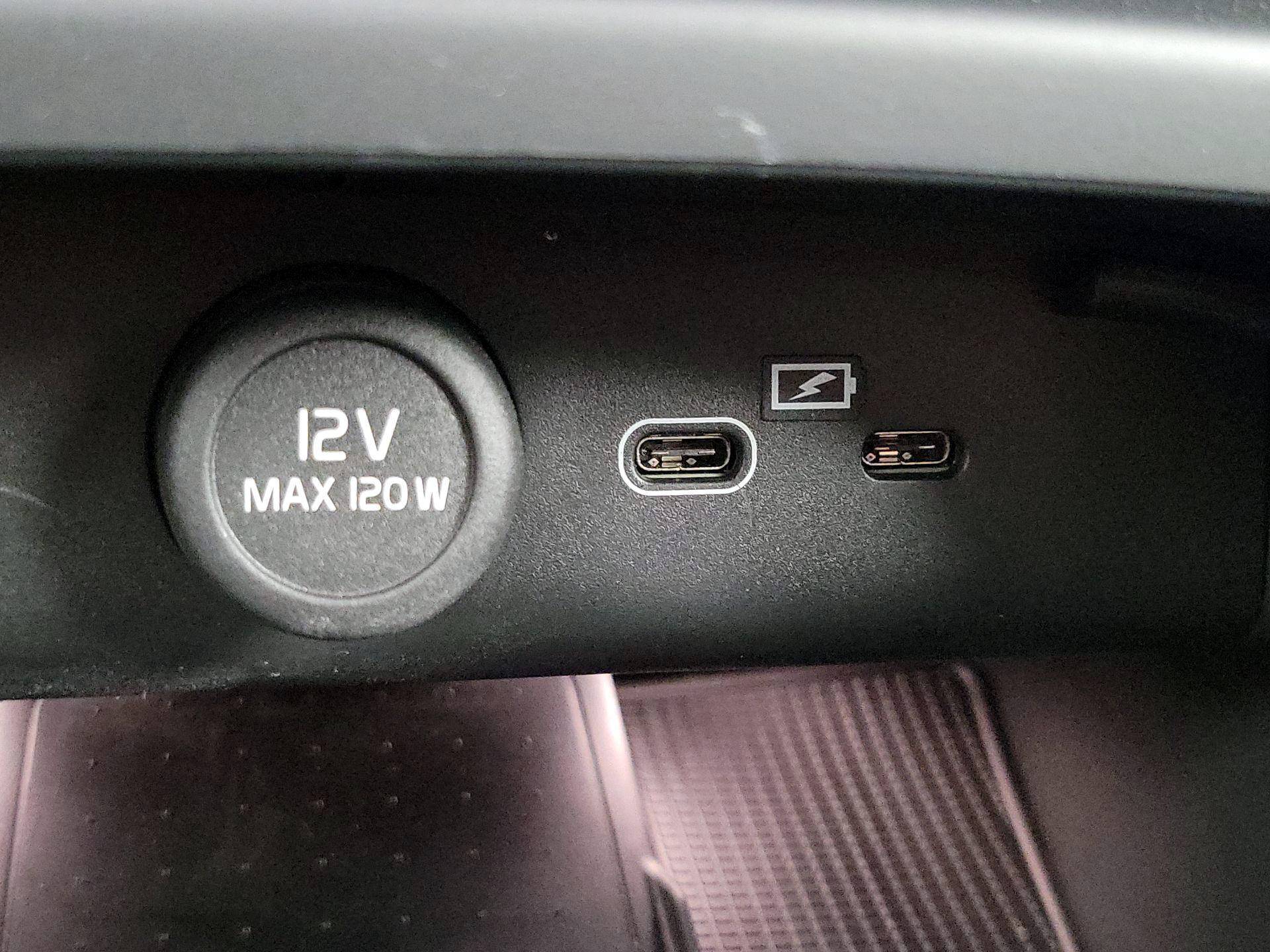 Thumbnail: 2023 Volvo XC40 - 18