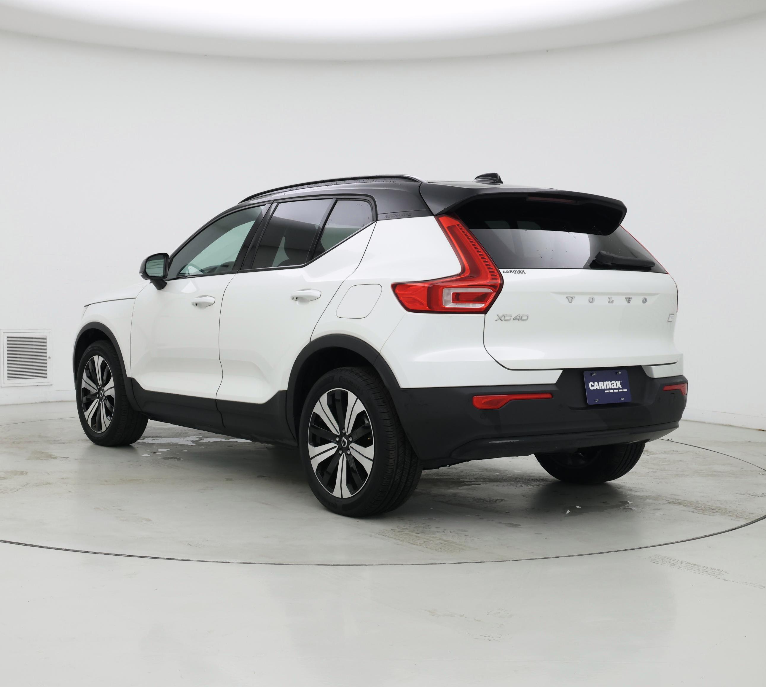 Thumbnail: 2023 Volvo XC40 - 2