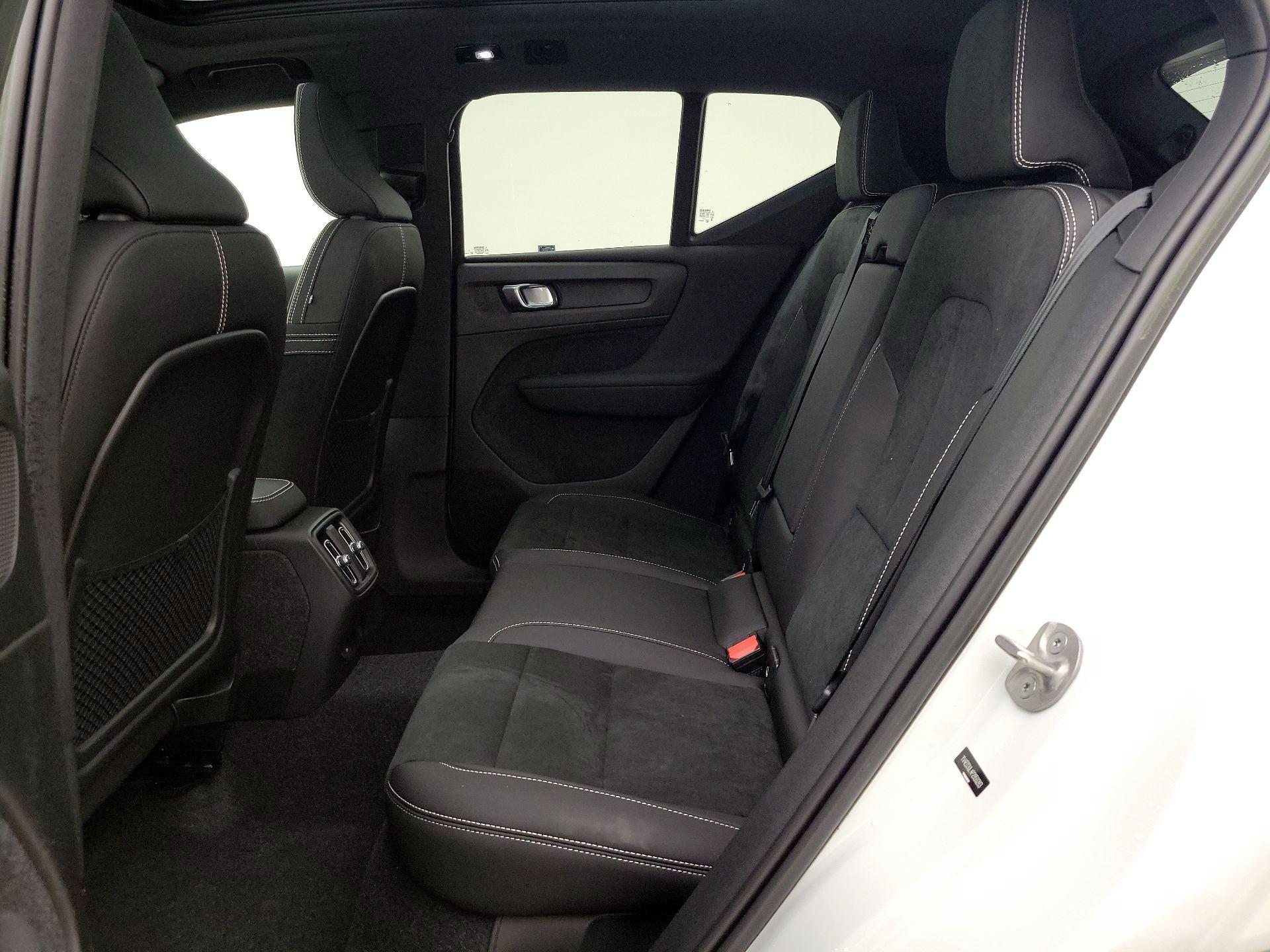 Thumbnail: 2023 Volvo XC40 - 20