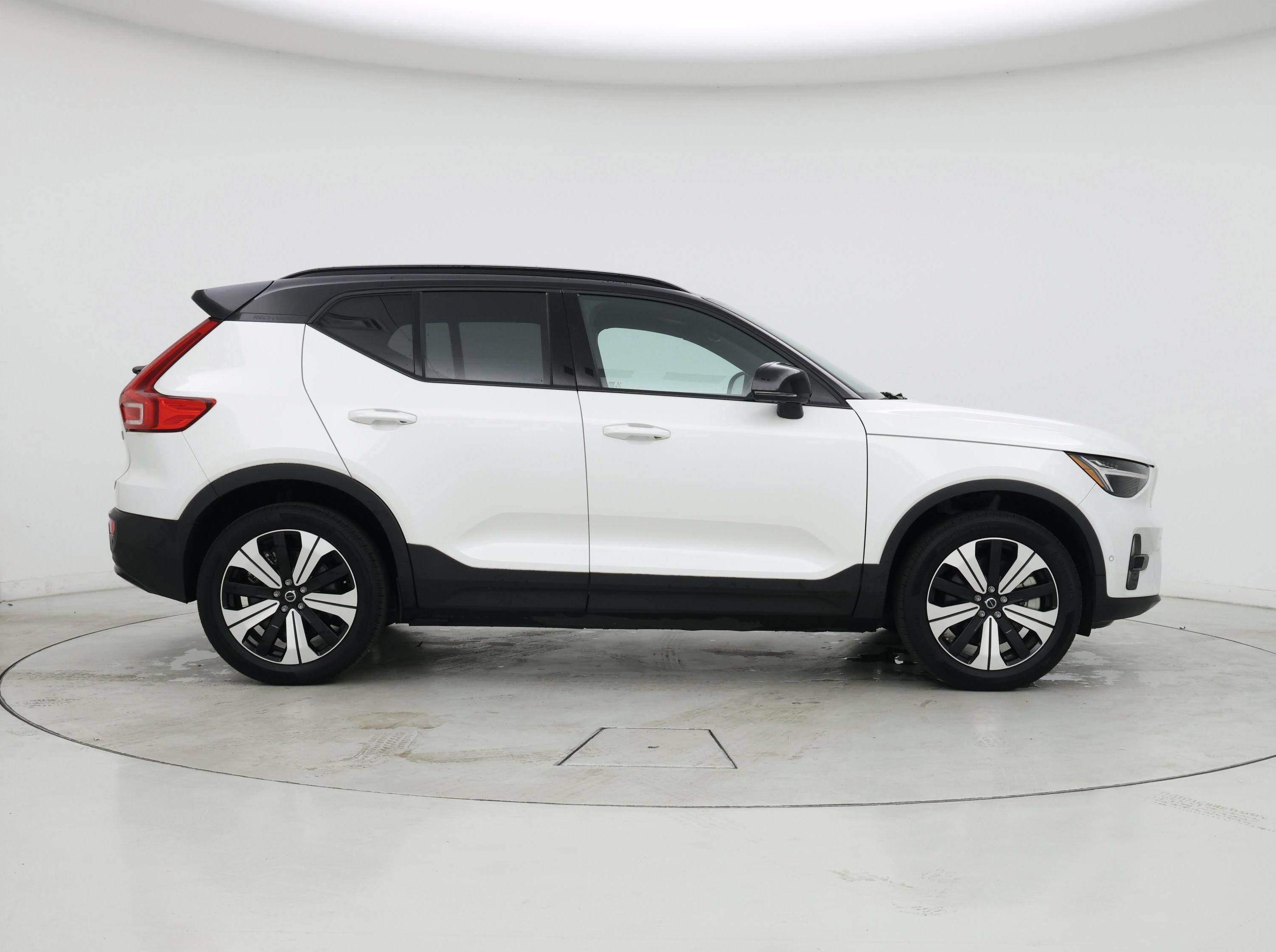 Thumbnail: 2023 Volvo XC40 - 7