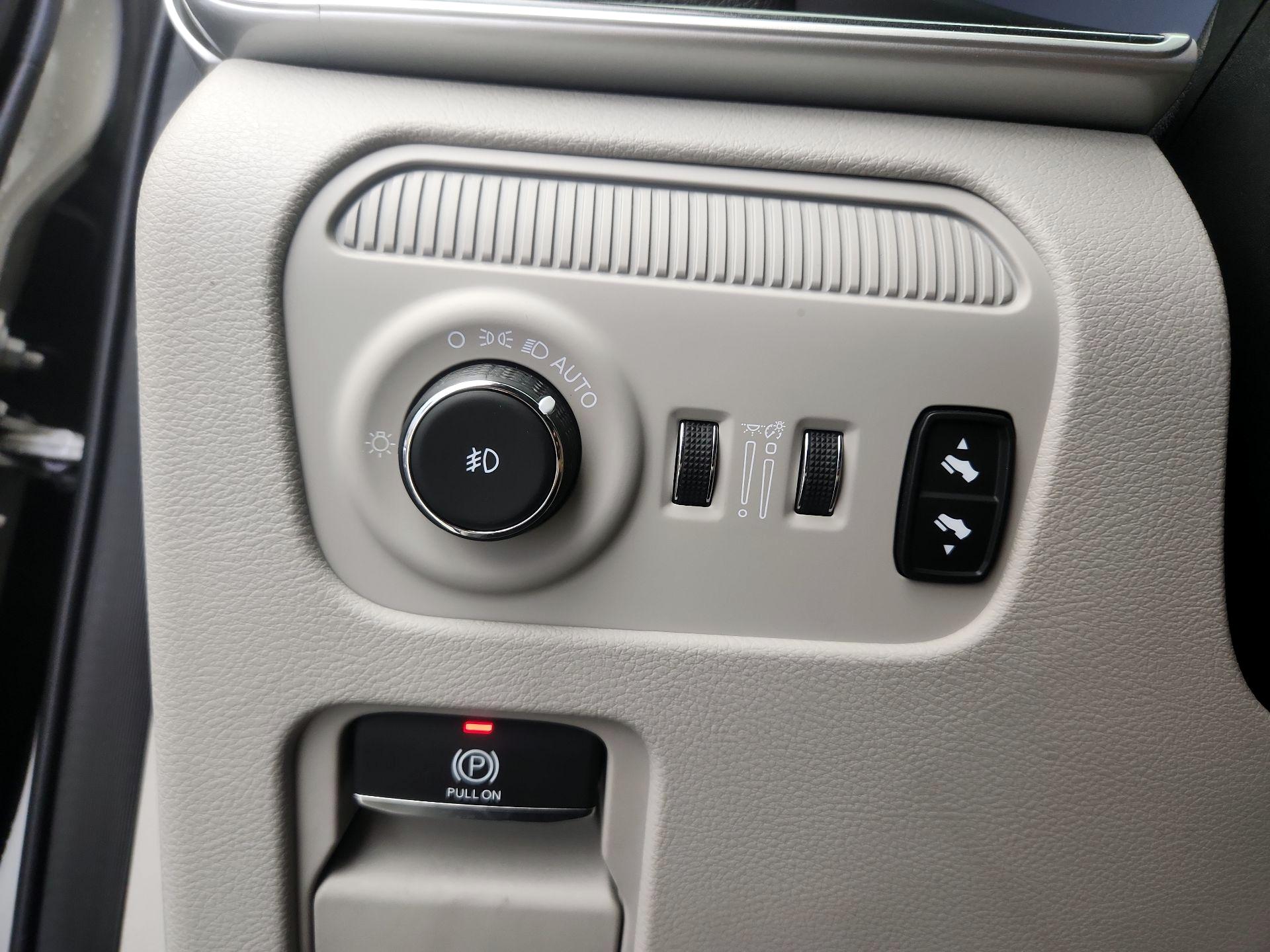 Thumbnail: 2022 Jeep Wagoneer - 13