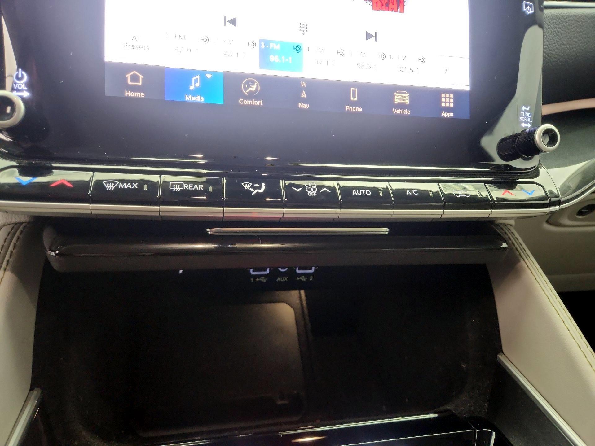 Thumbnail: 2022 Jeep Wagoneer - 17