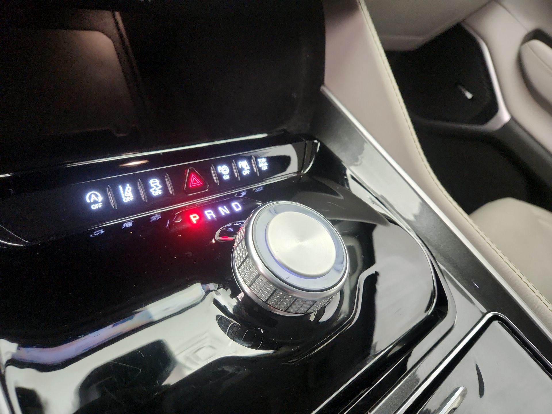 Thumbnail: 2022 Jeep Wagoneer - 18