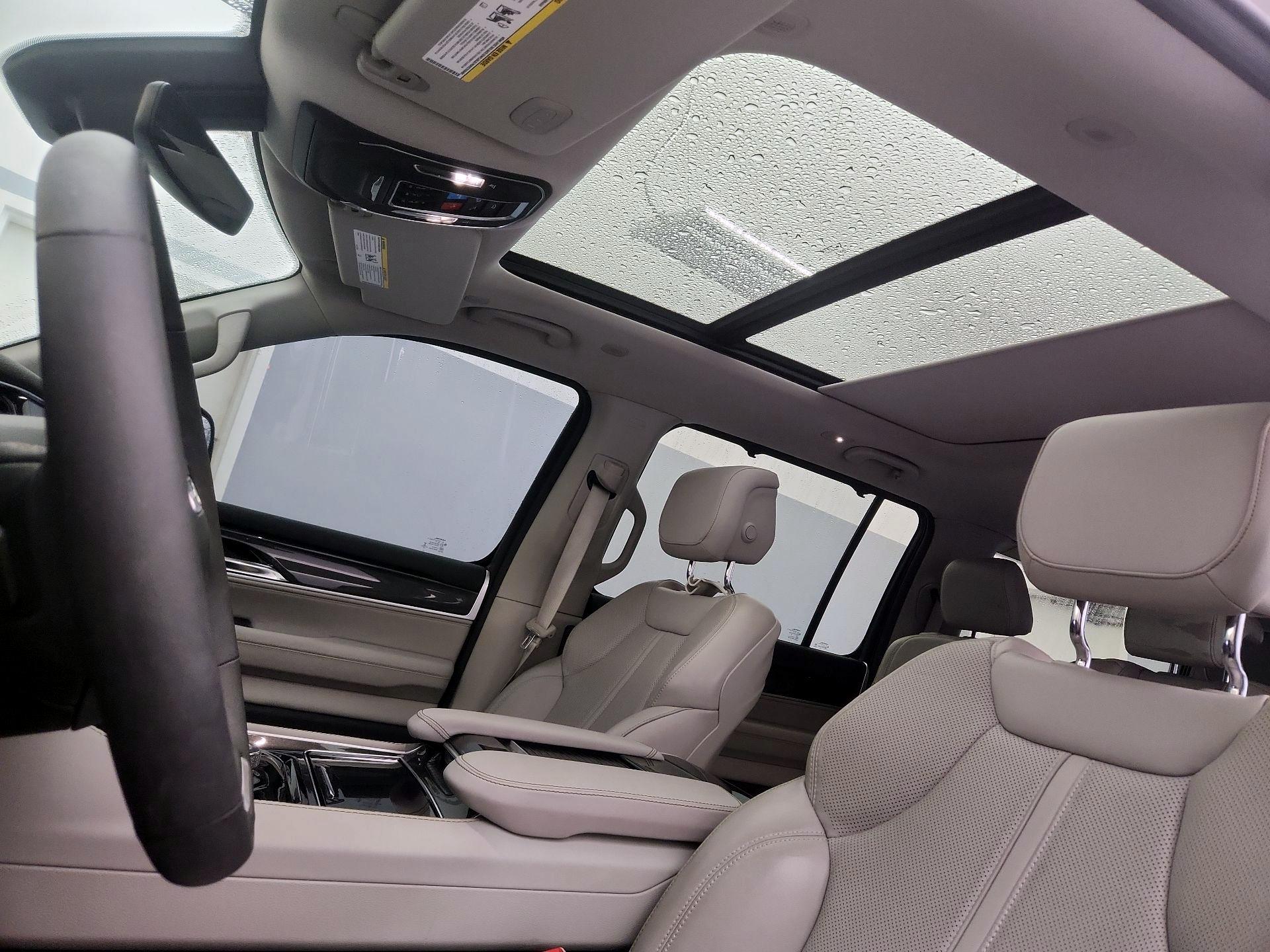 Thumbnail: 2022 Jeep Wagoneer - 20