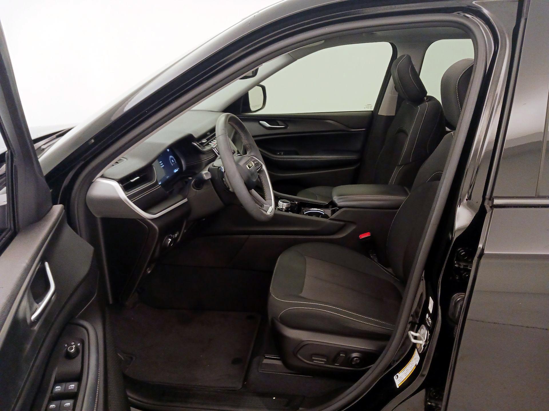 Thumbnail: 2023 Jeep Grand Cherokee - 11