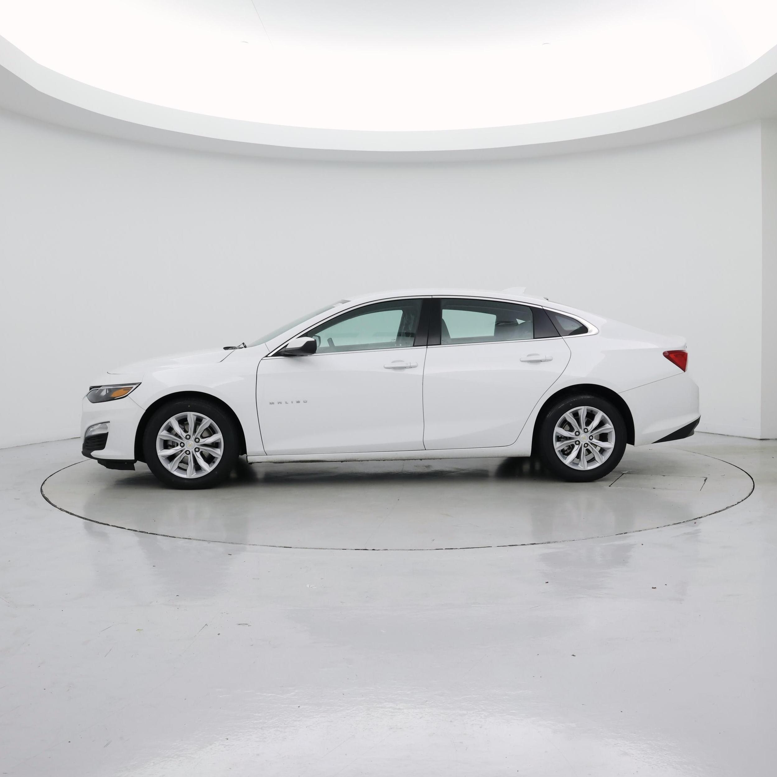 Thumbnail: 2023 Chevrolet Malibu - 3