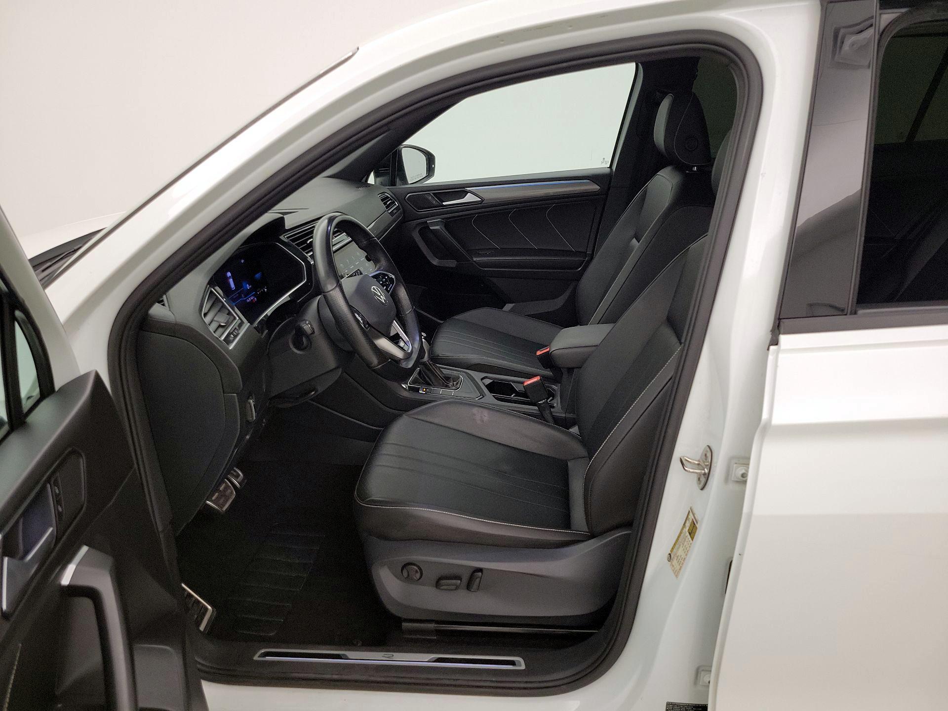 Thumbnail: 2022 Volkswagen Tiguan - 11