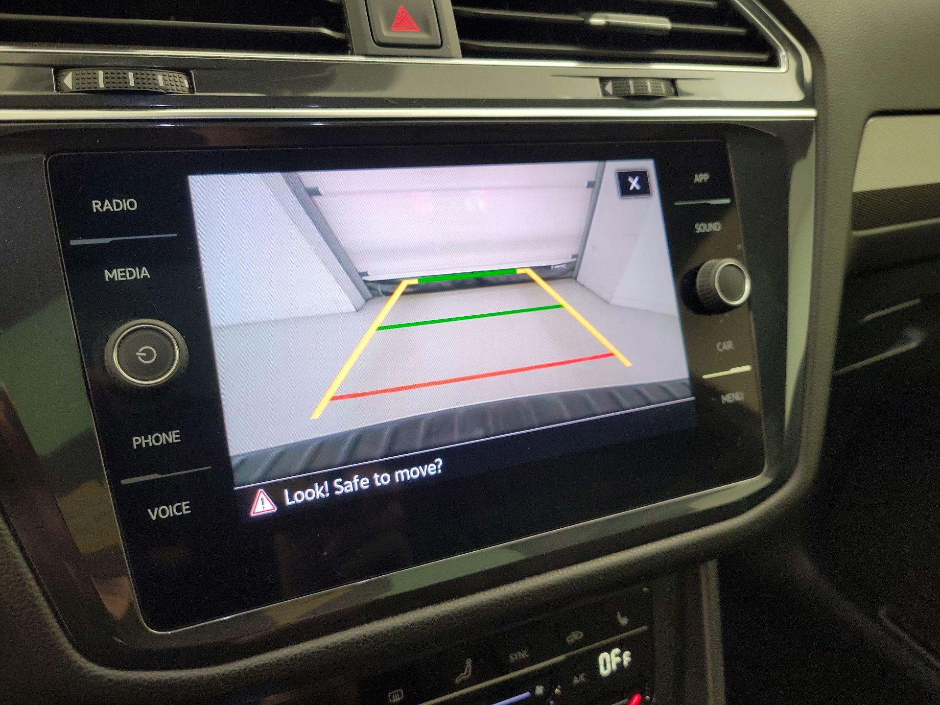 Thumbnail: 2022 Volkswagen Tiguan - 14