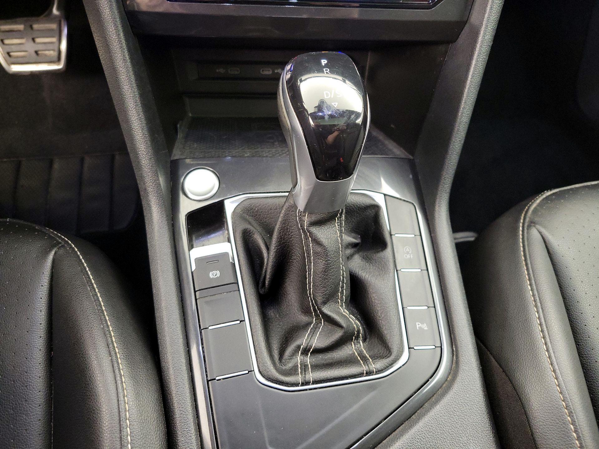 Thumbnail: 2022 Volkswagen Tiguan - 17