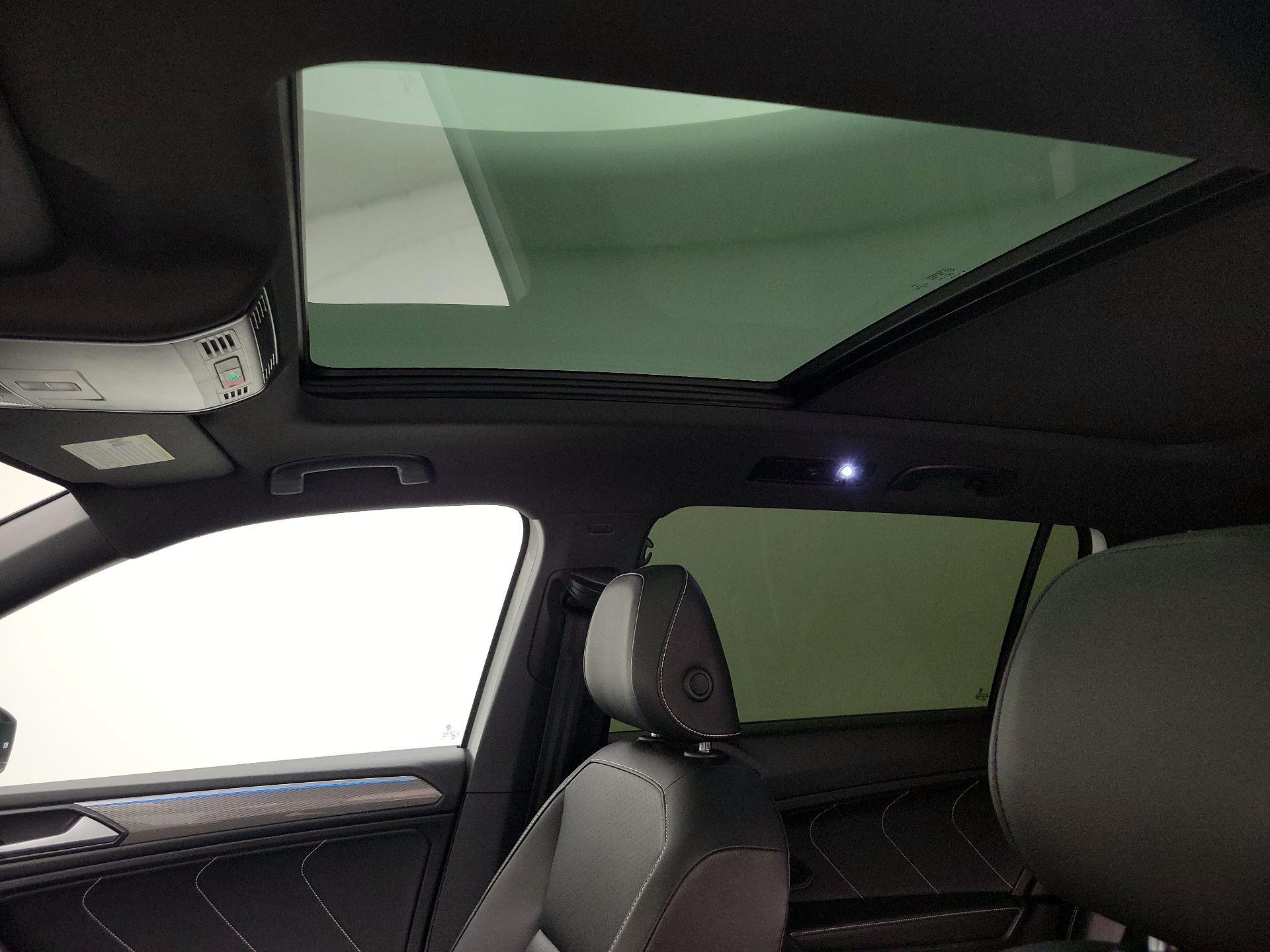 Thumbnail: 2022 Volkswagen Tiguan - 19