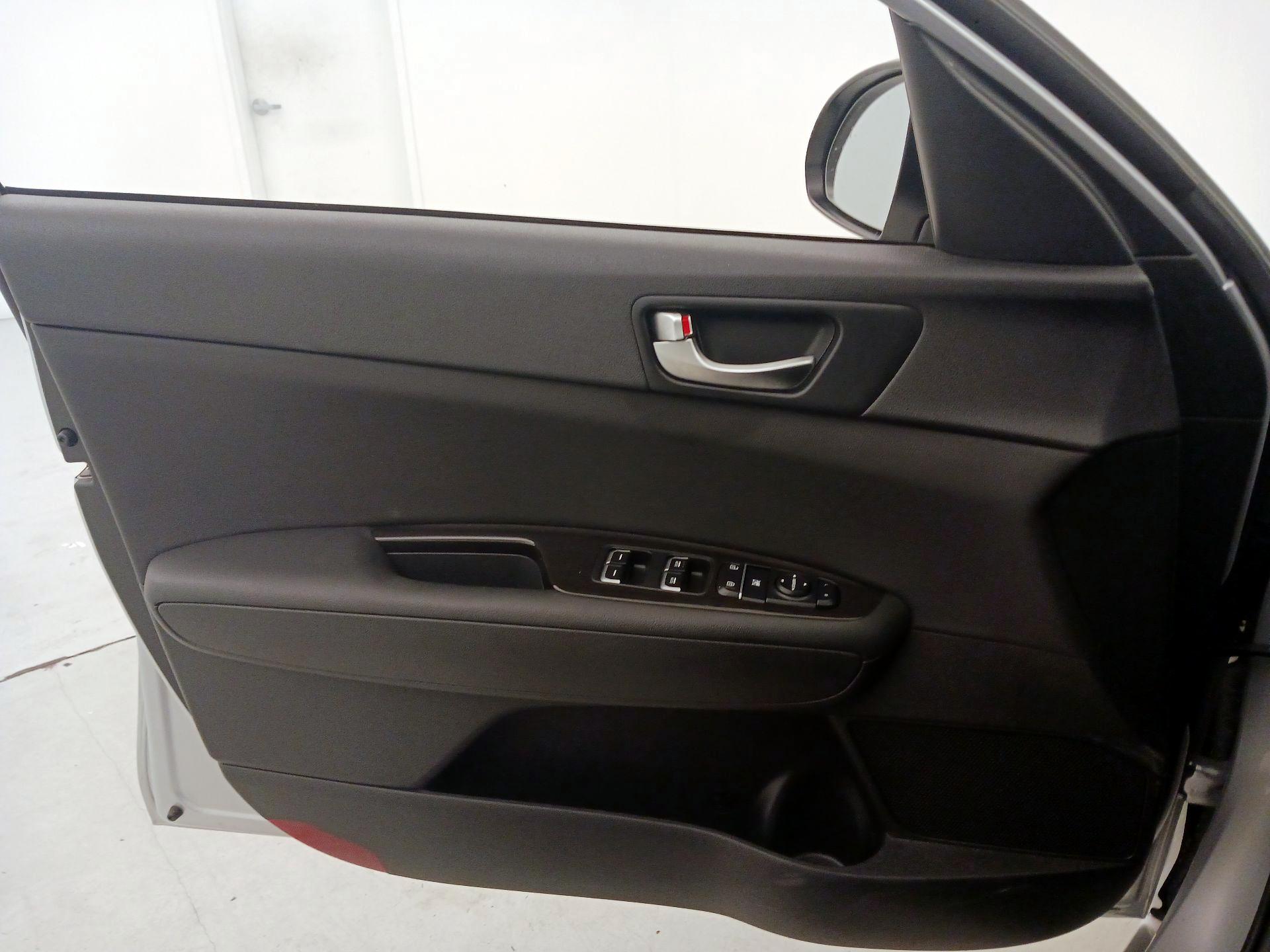 Thumbnail: 2020 Kia Optima - 12