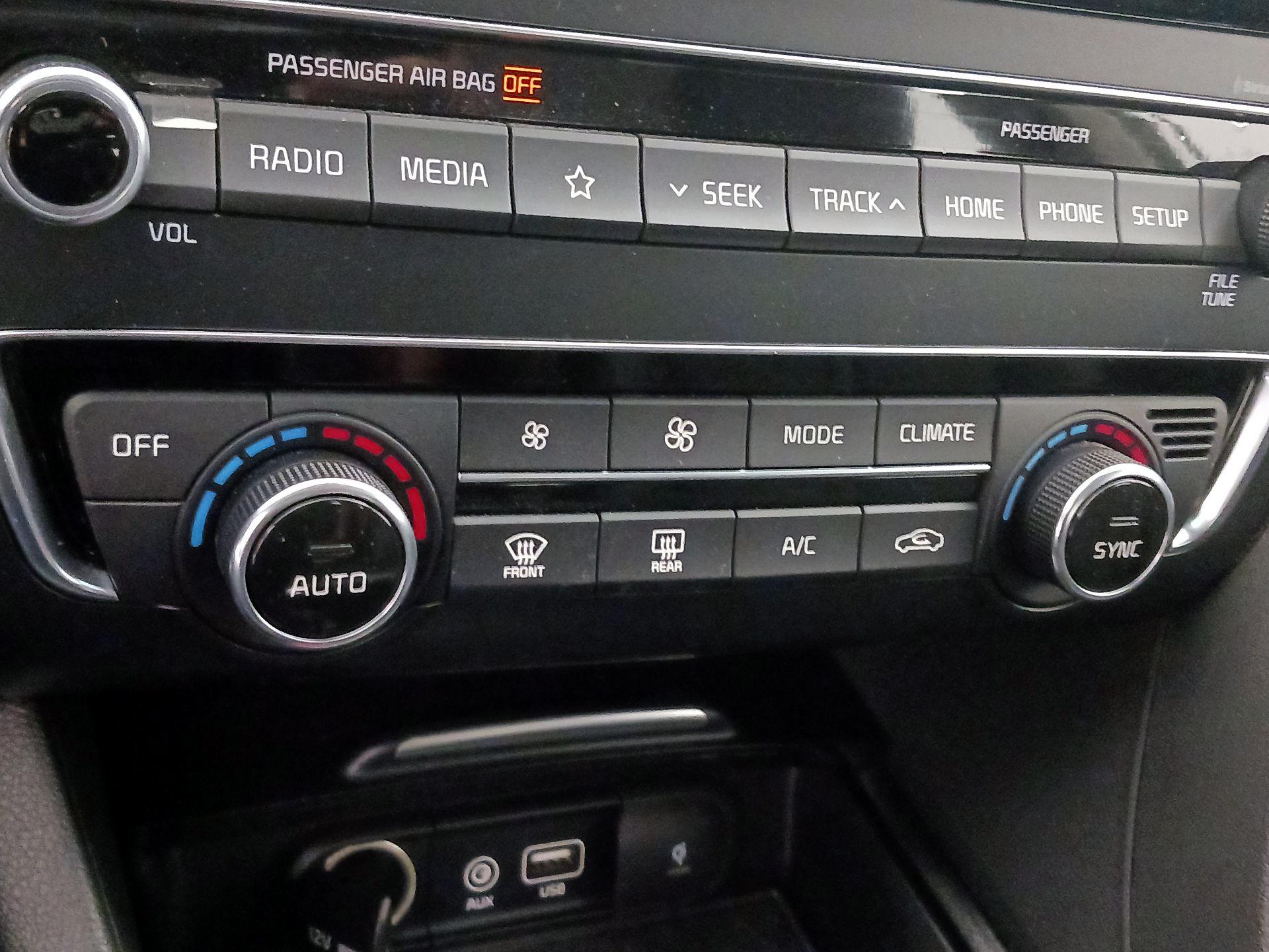 Thumbnail: 2020 Kia Optima - 16