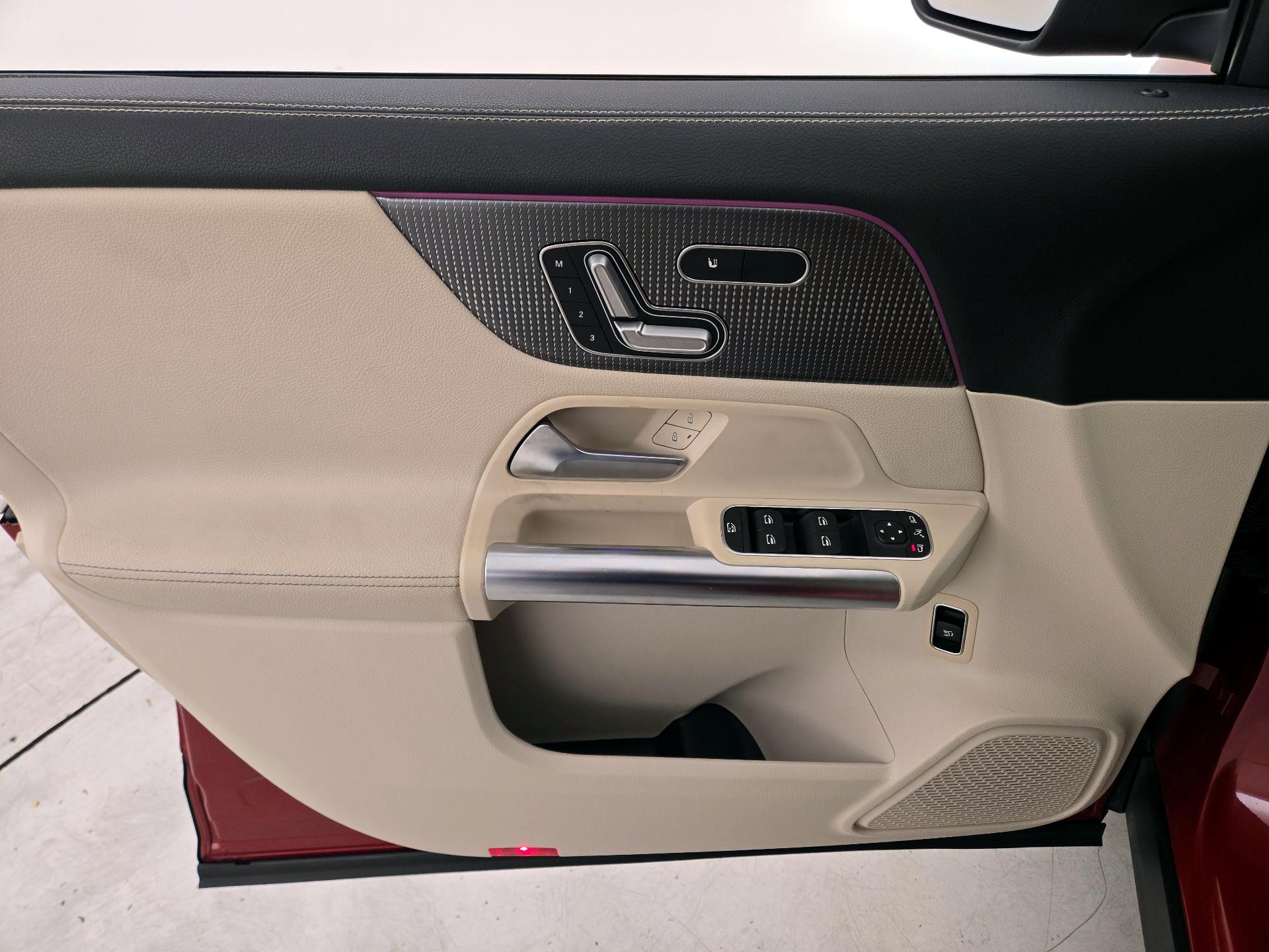 Thumbnail: 2021 Mercedes-Benz GLA - 12