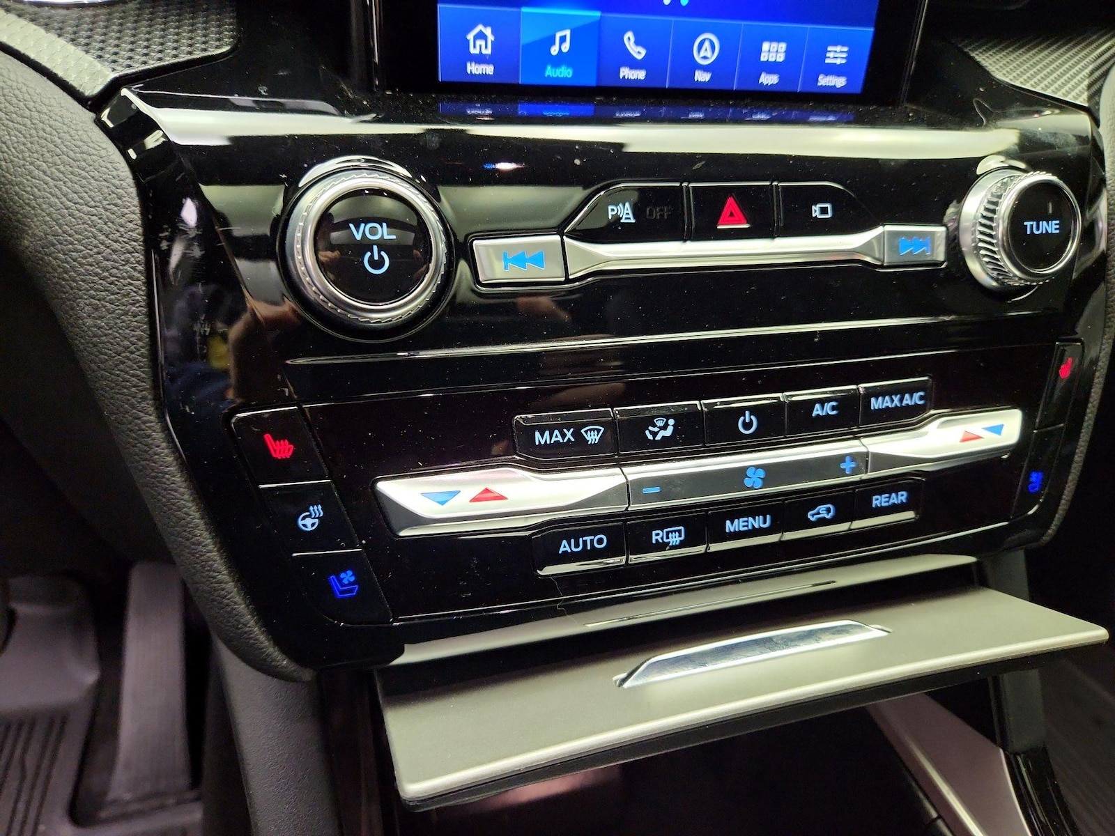 2023 Ford Explorer ST - Photo 18