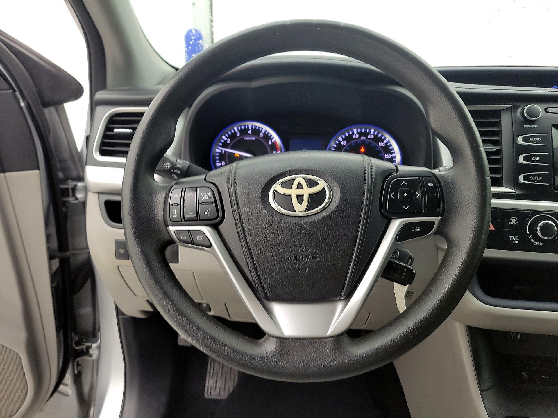 Thumbnail: 2014 Toyota Highlander - 10