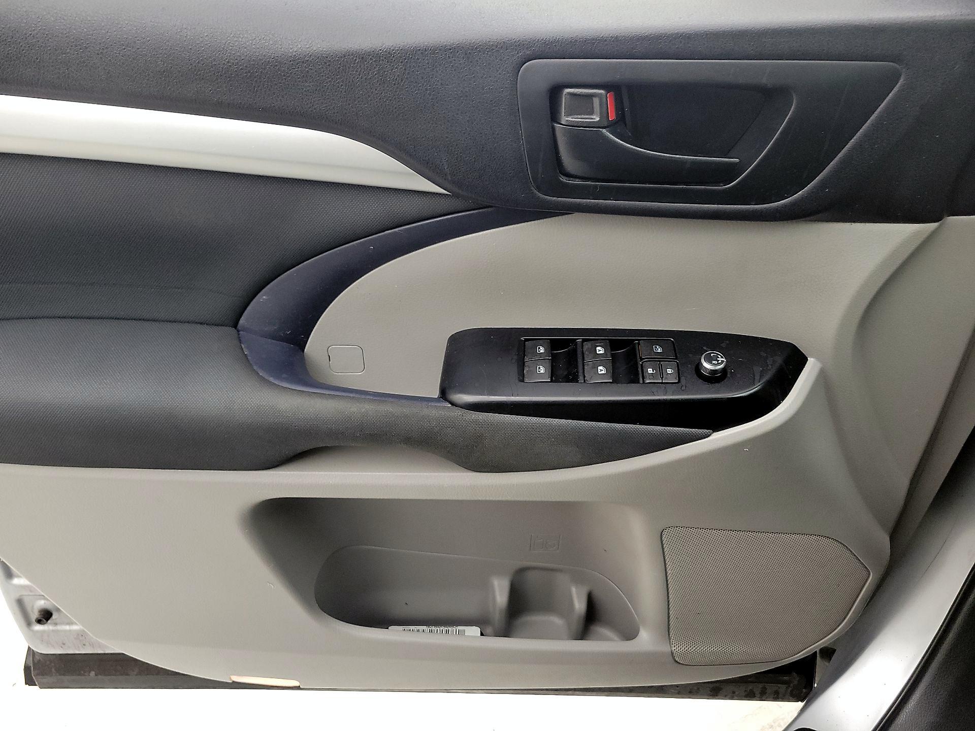 Thumbnail: 2014 Toyota Highlander - 12