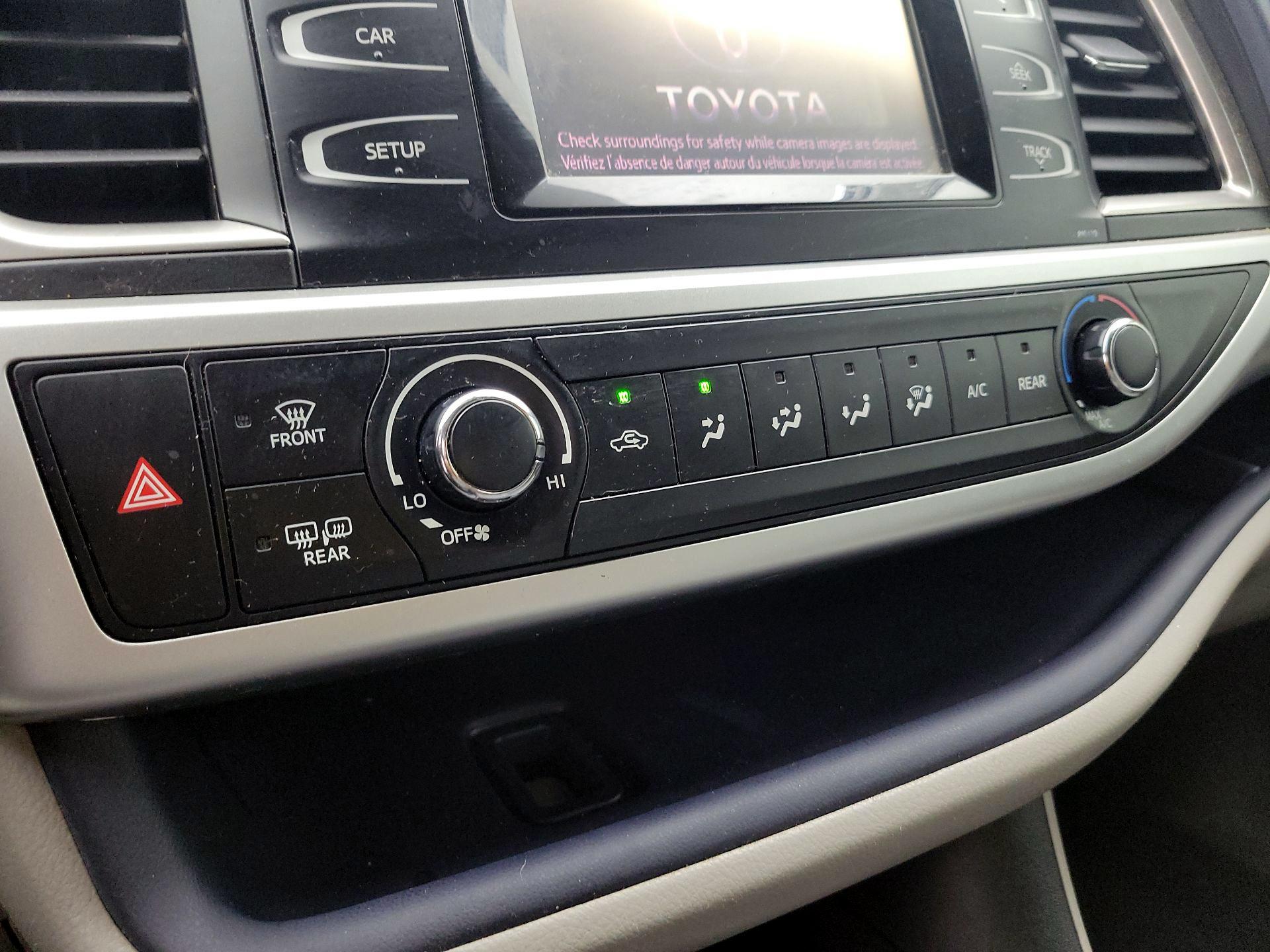 Thumbnail: 2014 Toyota Highlander - 16