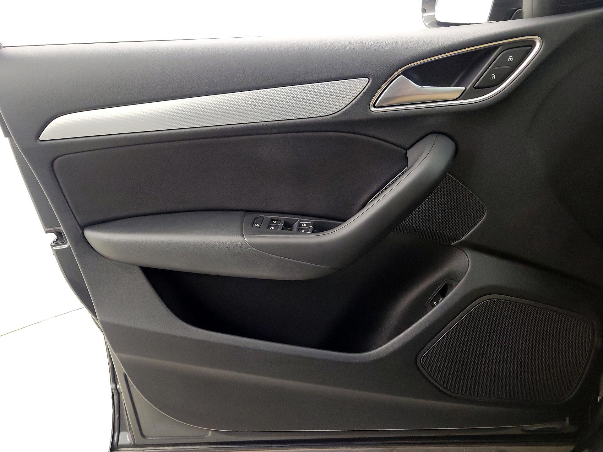 Thumbnail: 2018 Audi Q3 - 12