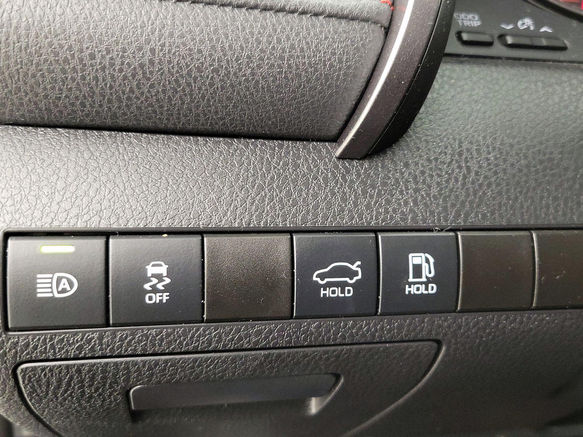 Thumbnail: 2022 Toyota Camry - 13