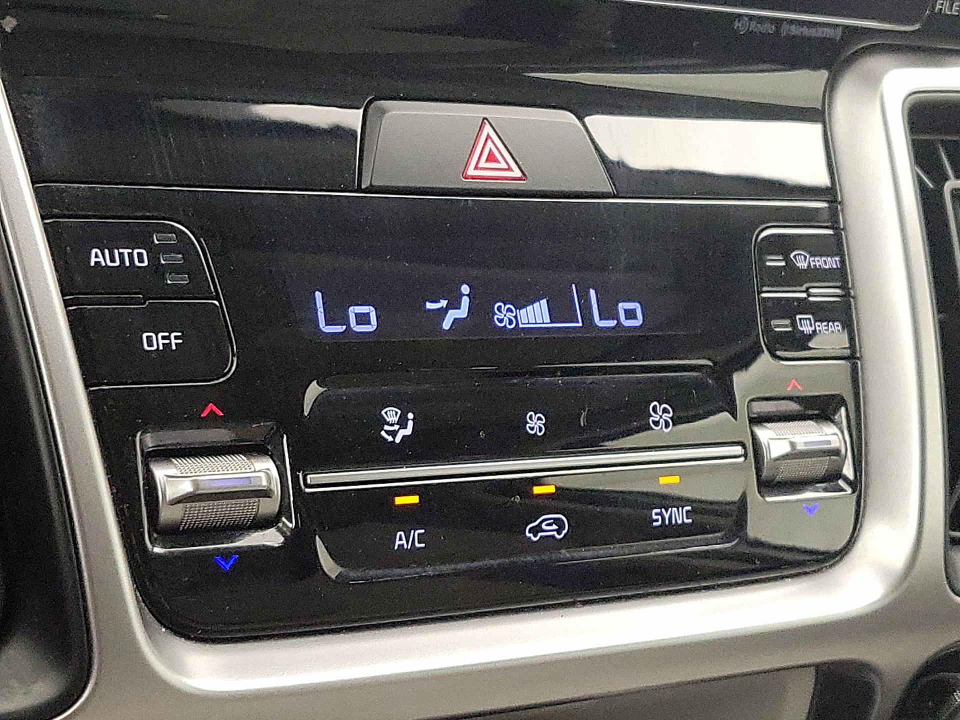 Thumbnail: 2022 Kia Sorento - 16